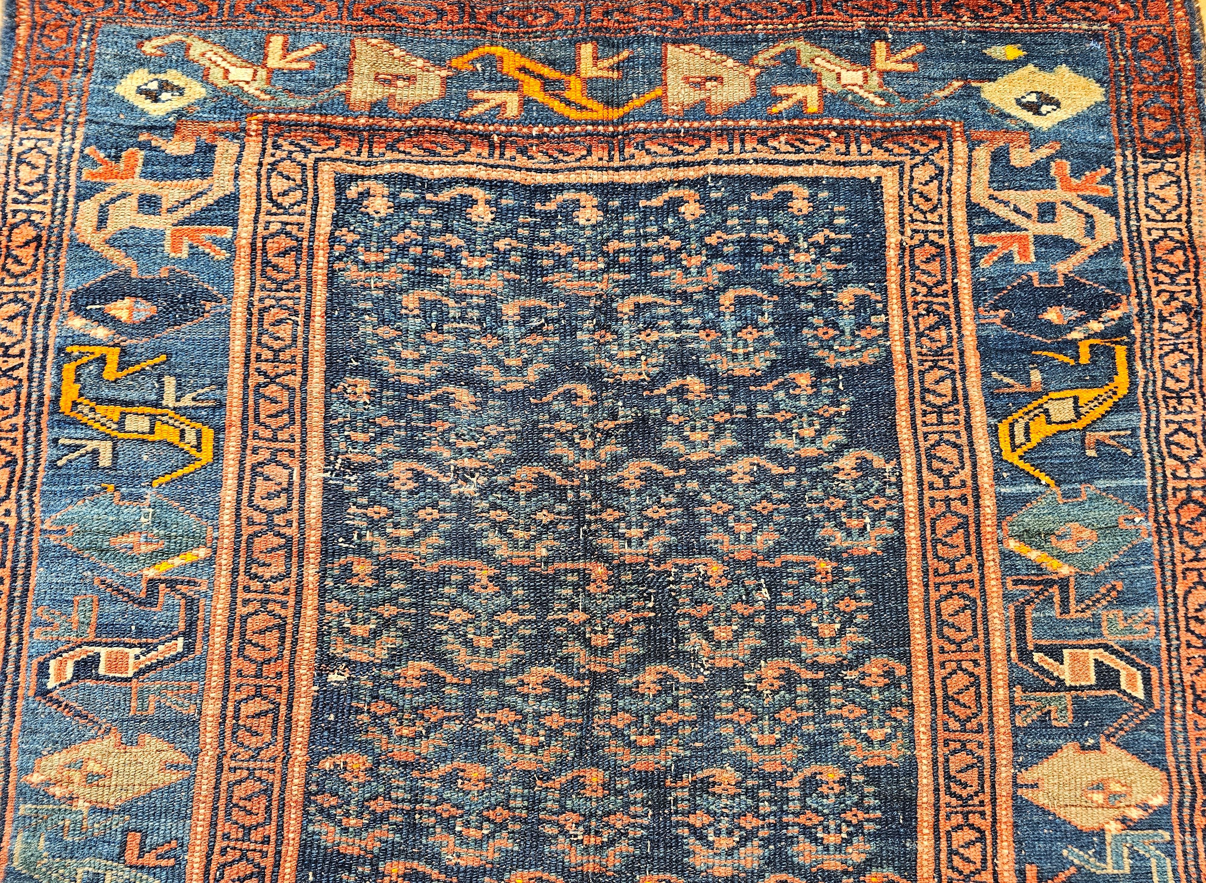 Persischer Bidjar-Teppich mit Allover-Paisleymuster in Marineblau, Grün und Gelb (Pflanzlich gefärbt) im Angebot