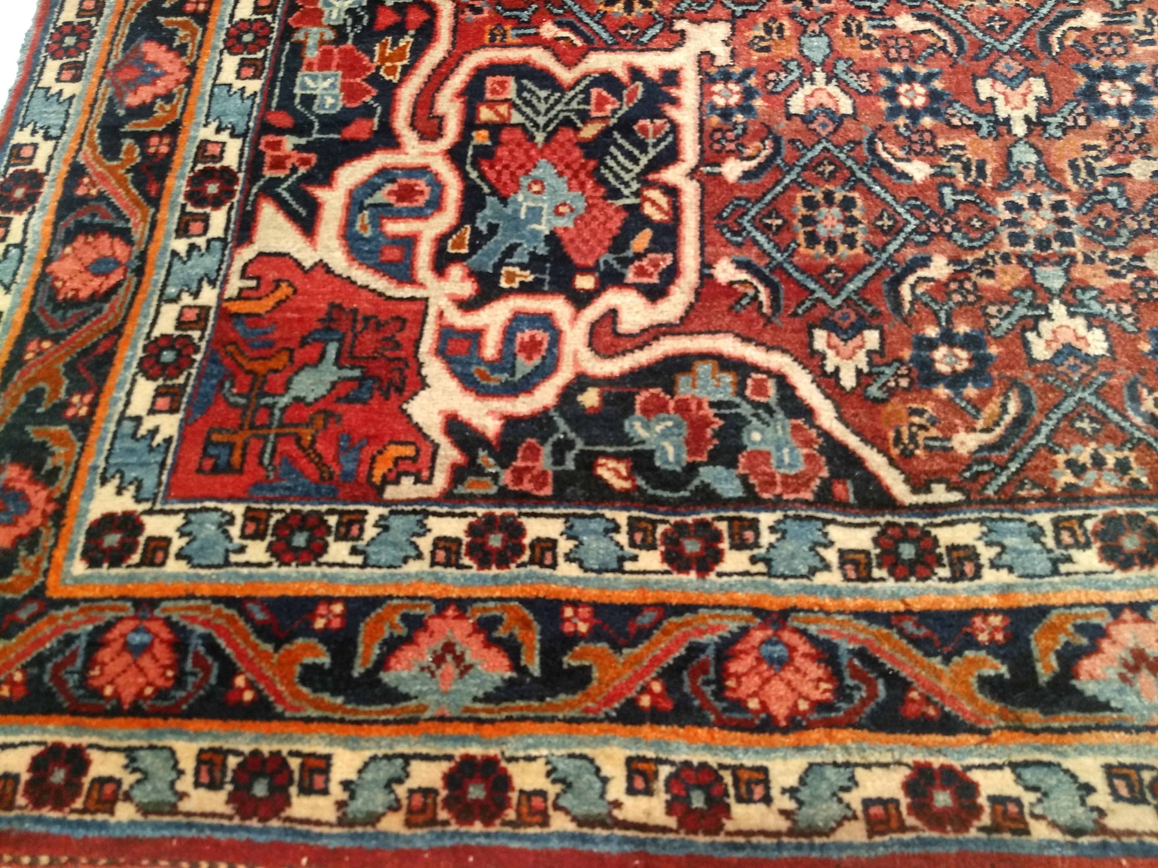 Tapis persan Bidjar vintage à motif floral en rouge, bleu, rose, ivoire en vente 4