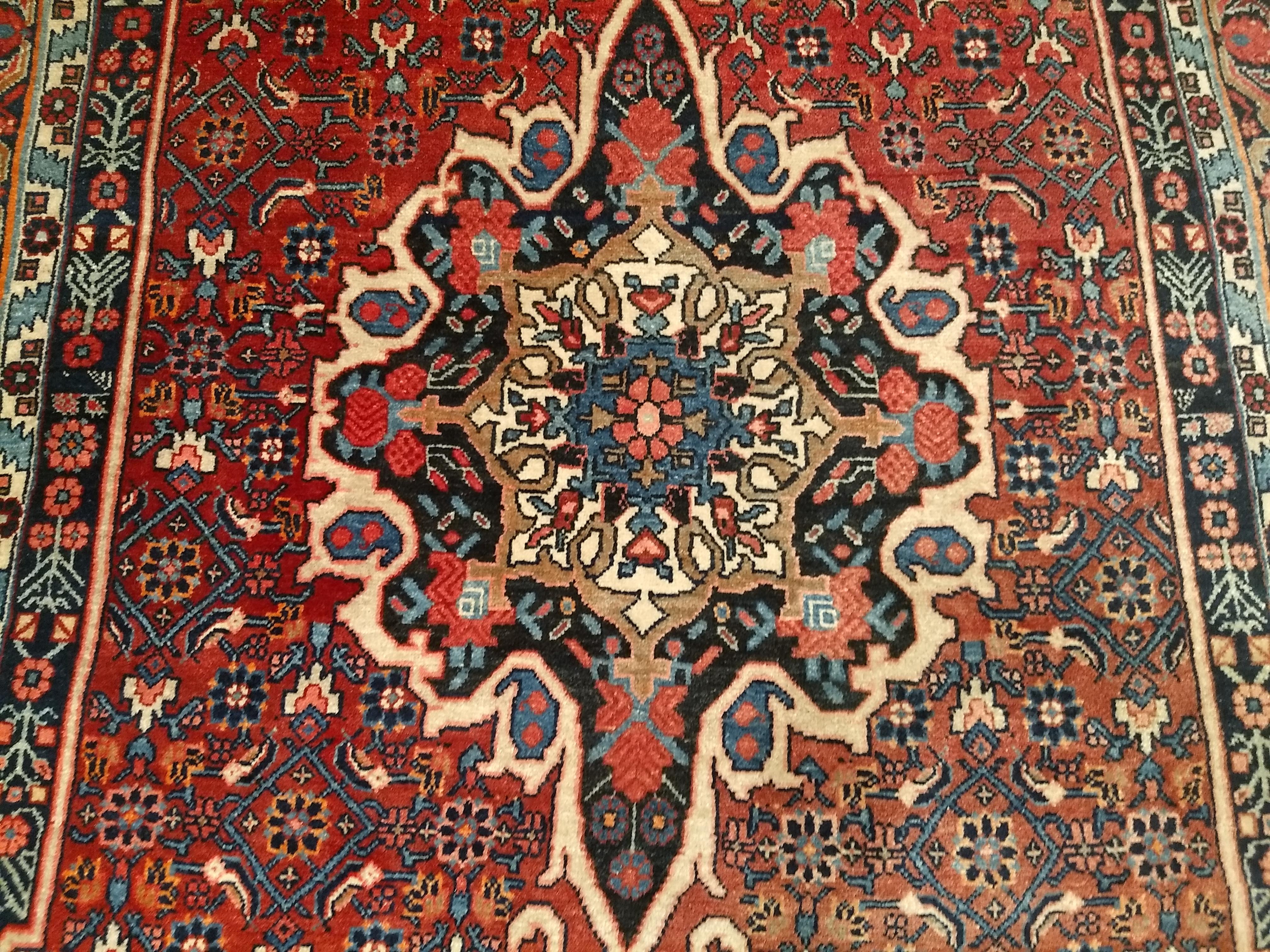 Tapis persan Bidjar vintage à motif floral en rouge, bleu, rose, ivoire en vente 5