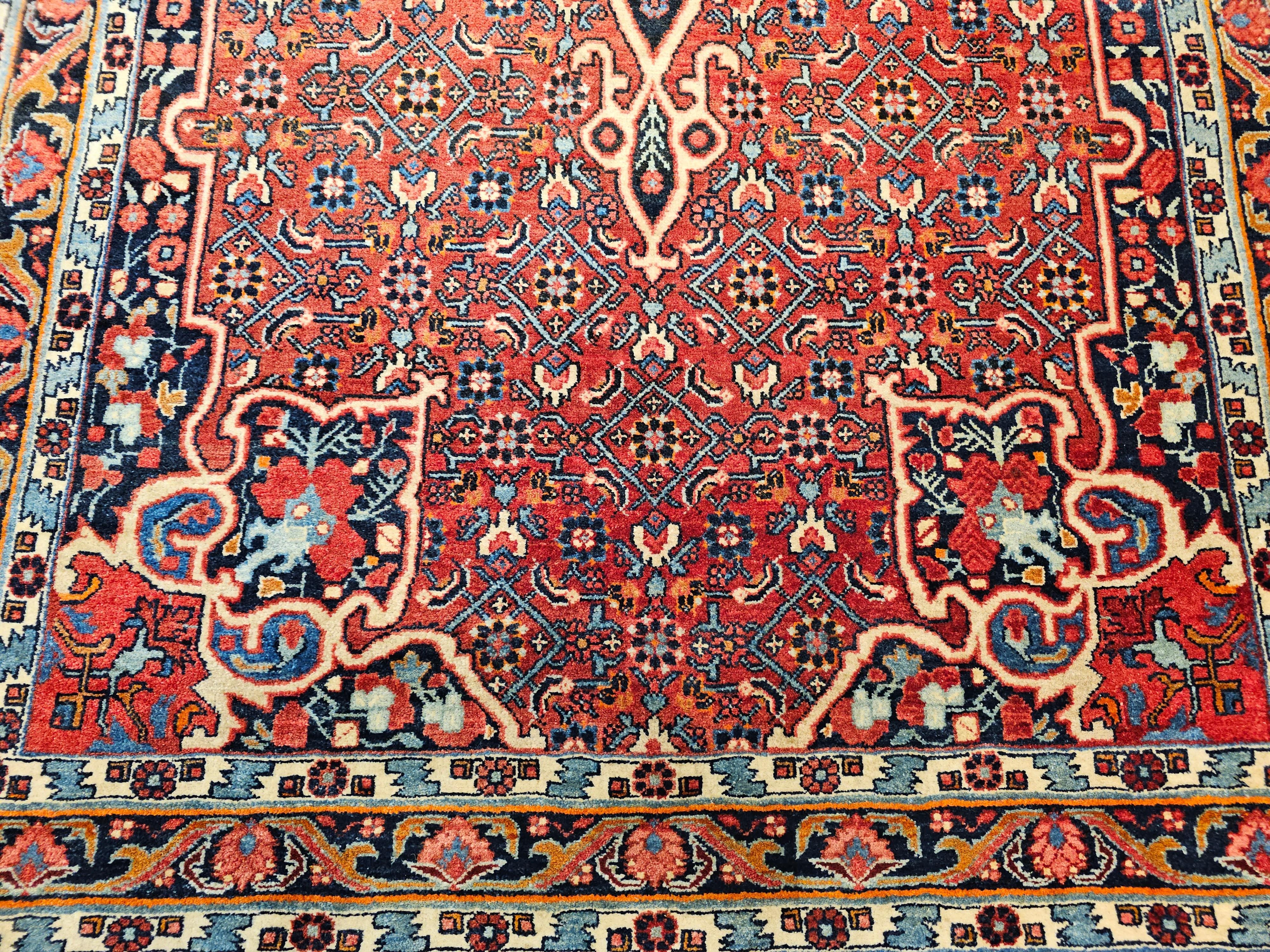 Laine Tapis persan Bidjar vintage à motif floral en rouge, bleu, rose, ivoire en vente