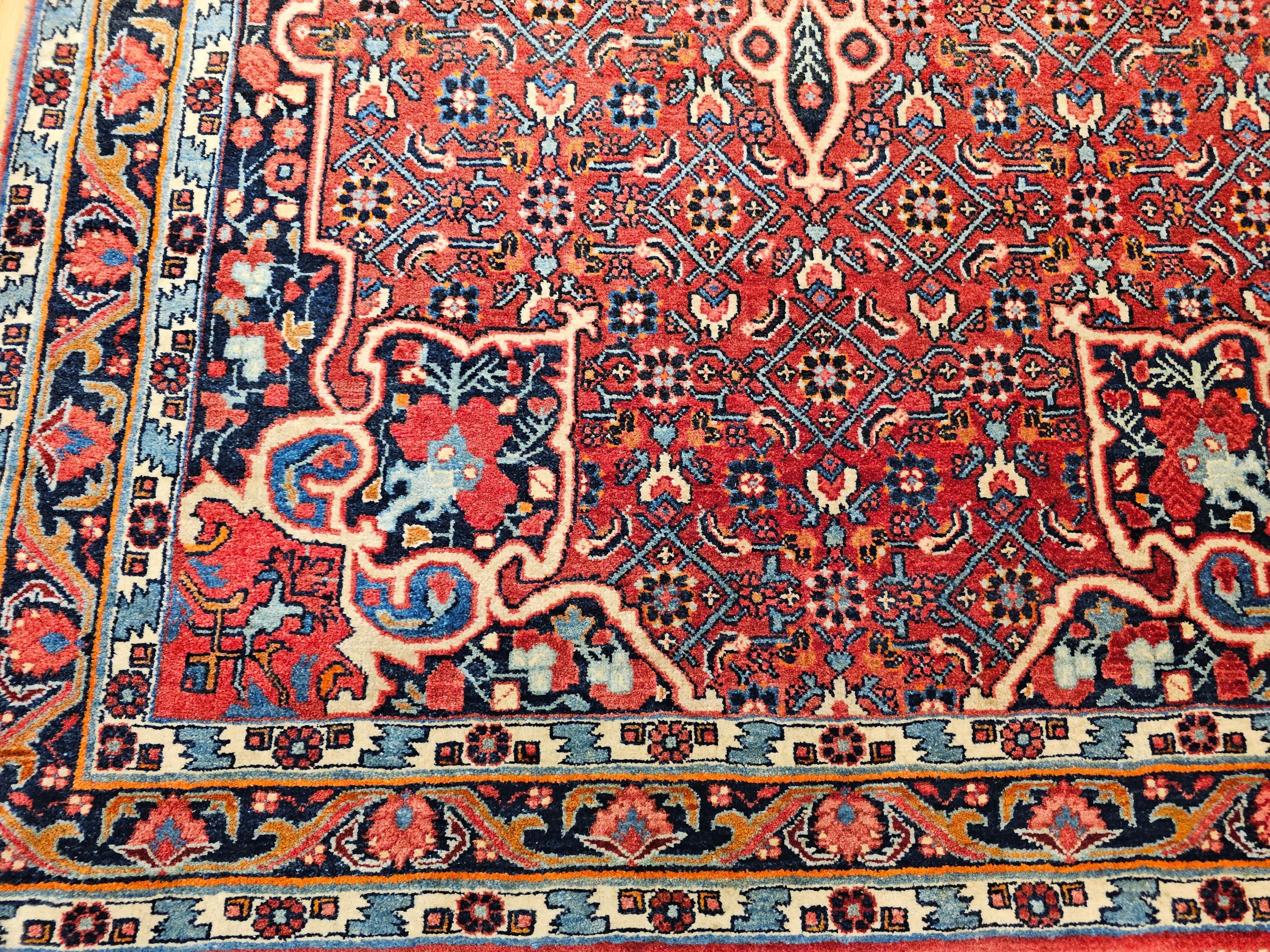 Tapis persan Bidjar vintage à motif floral en rouge, bleu, rose, ivoire en vente 1