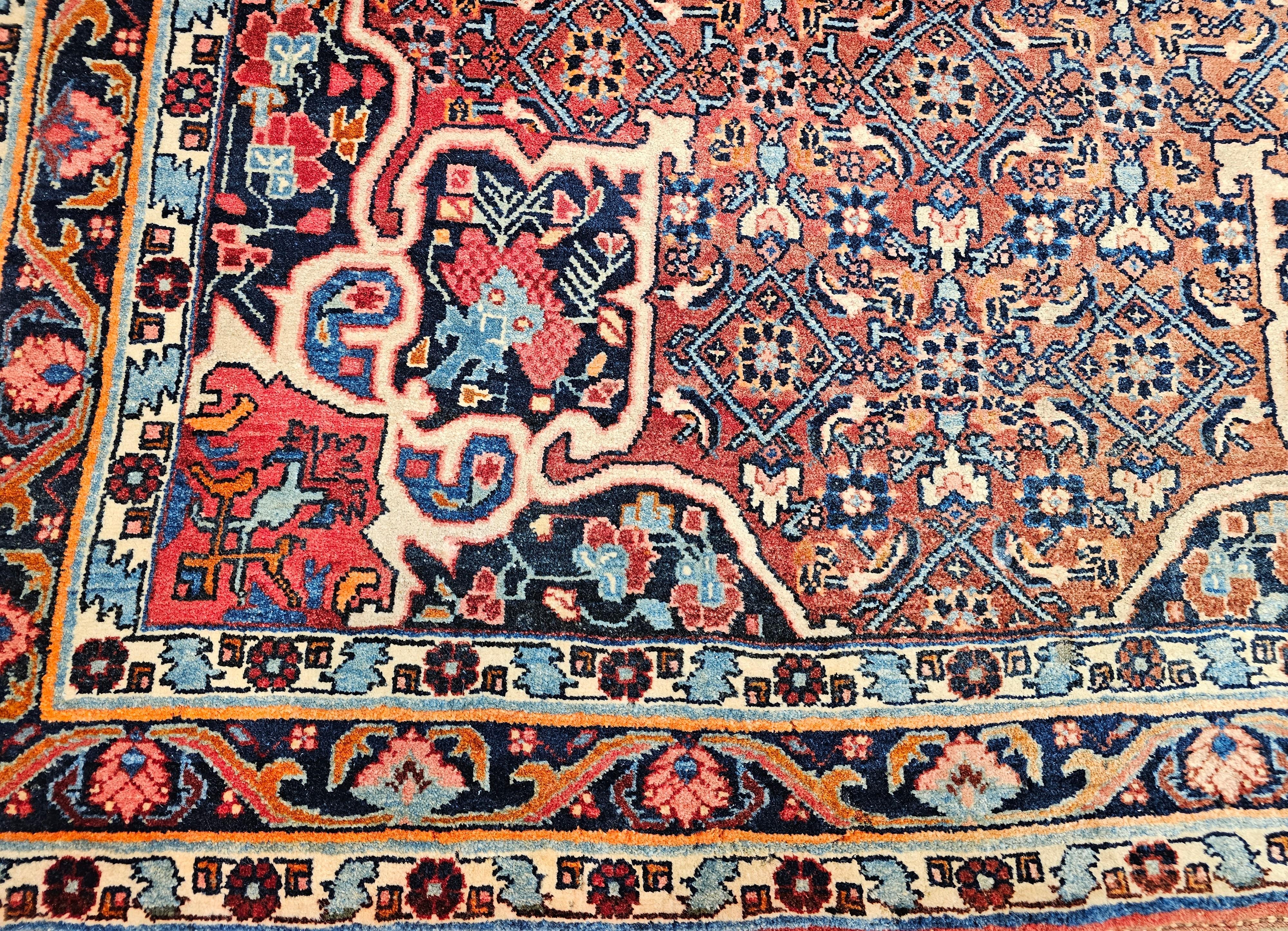 Tapis persan Bidjar vintage à motif floral en rouge, bleu, rose, ivoire en vente 2