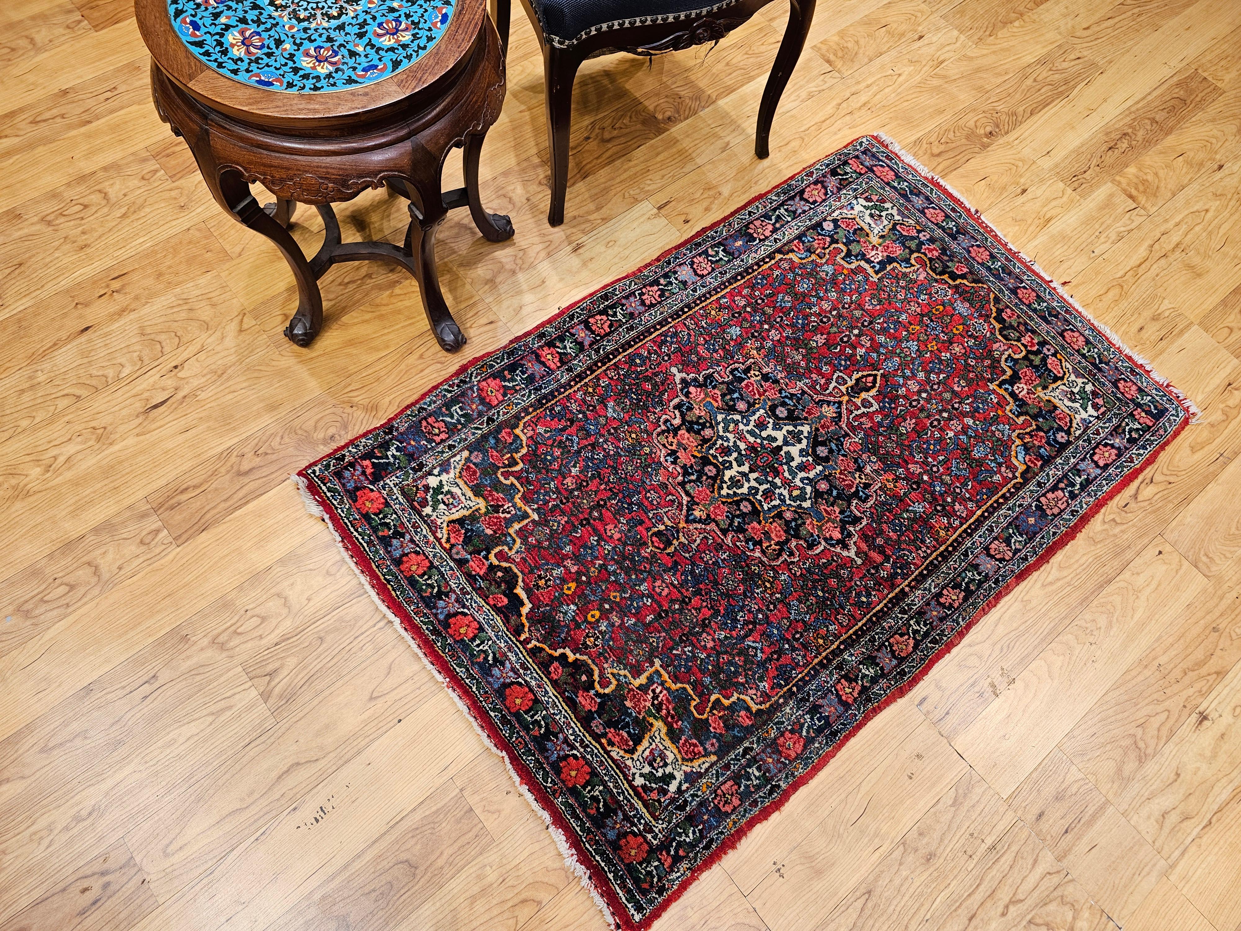 Persischer Bidjar-Teppich in Rot, Marineblau, Grün, Blau und Gelb im Angebot 10