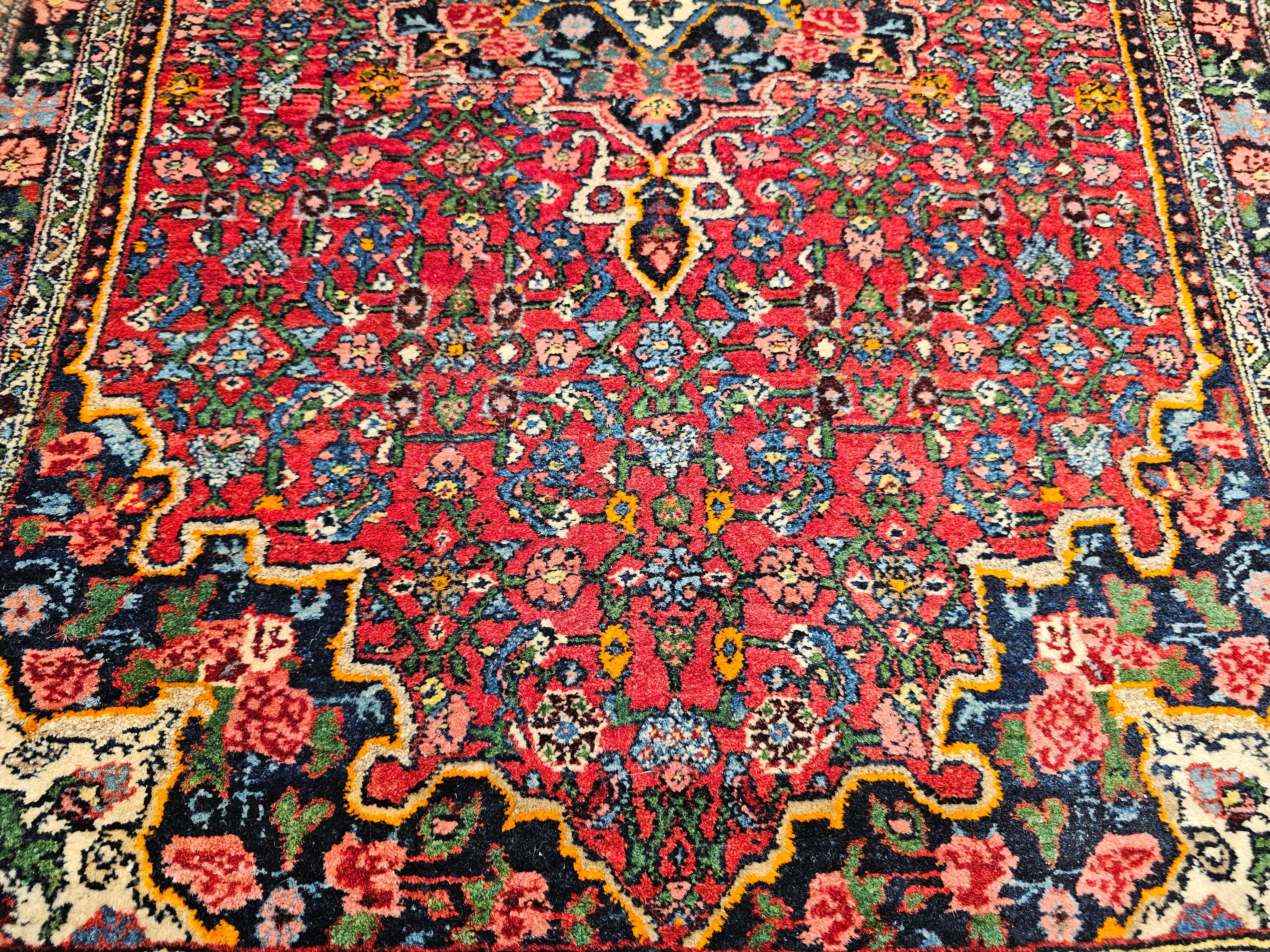 Persischer Bidjar-Teppich in Rot, Marineblau, Grün, Blau und Gelb im Angebot 1