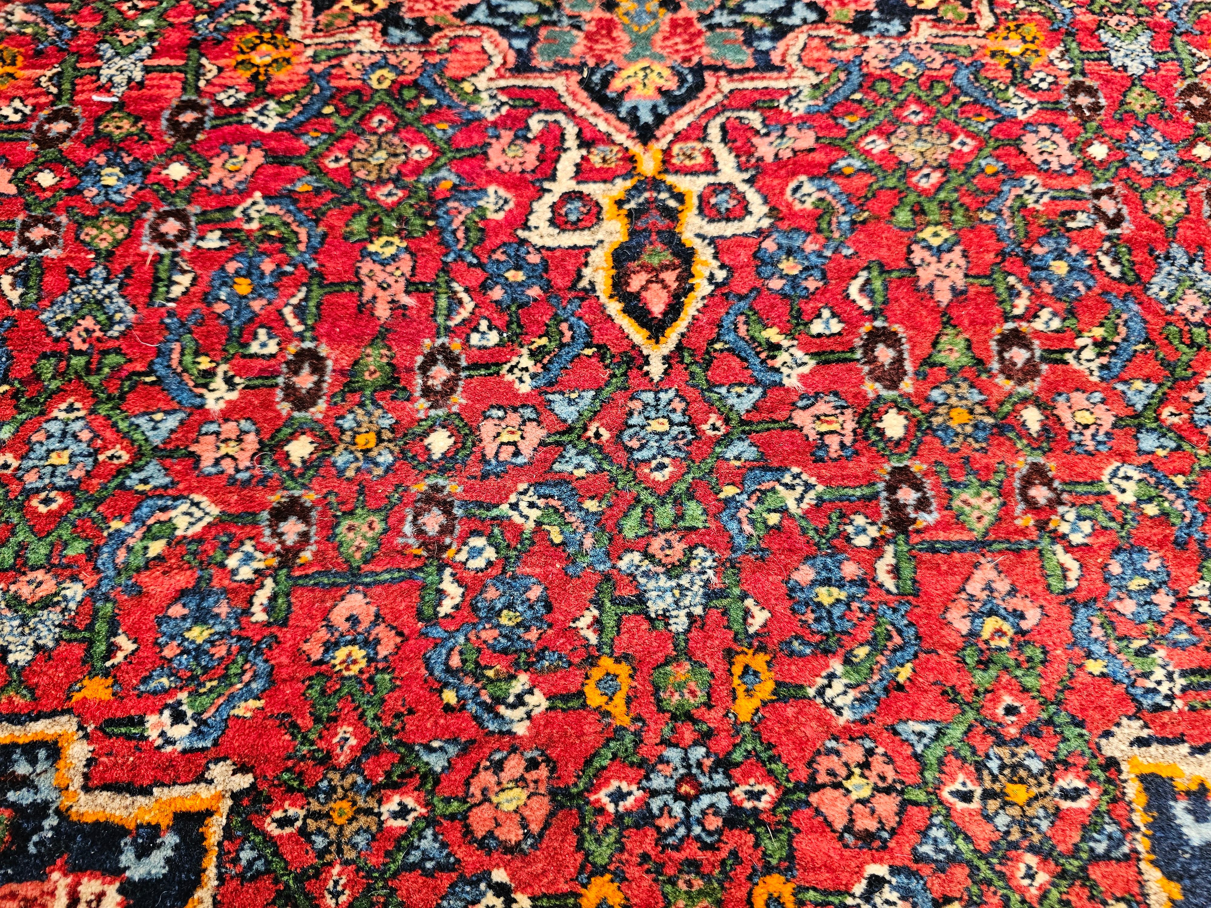 Persischer Bidjar-Teppich in Rot, Marineblau, Grün, Blau und Gelb im Angebot 2