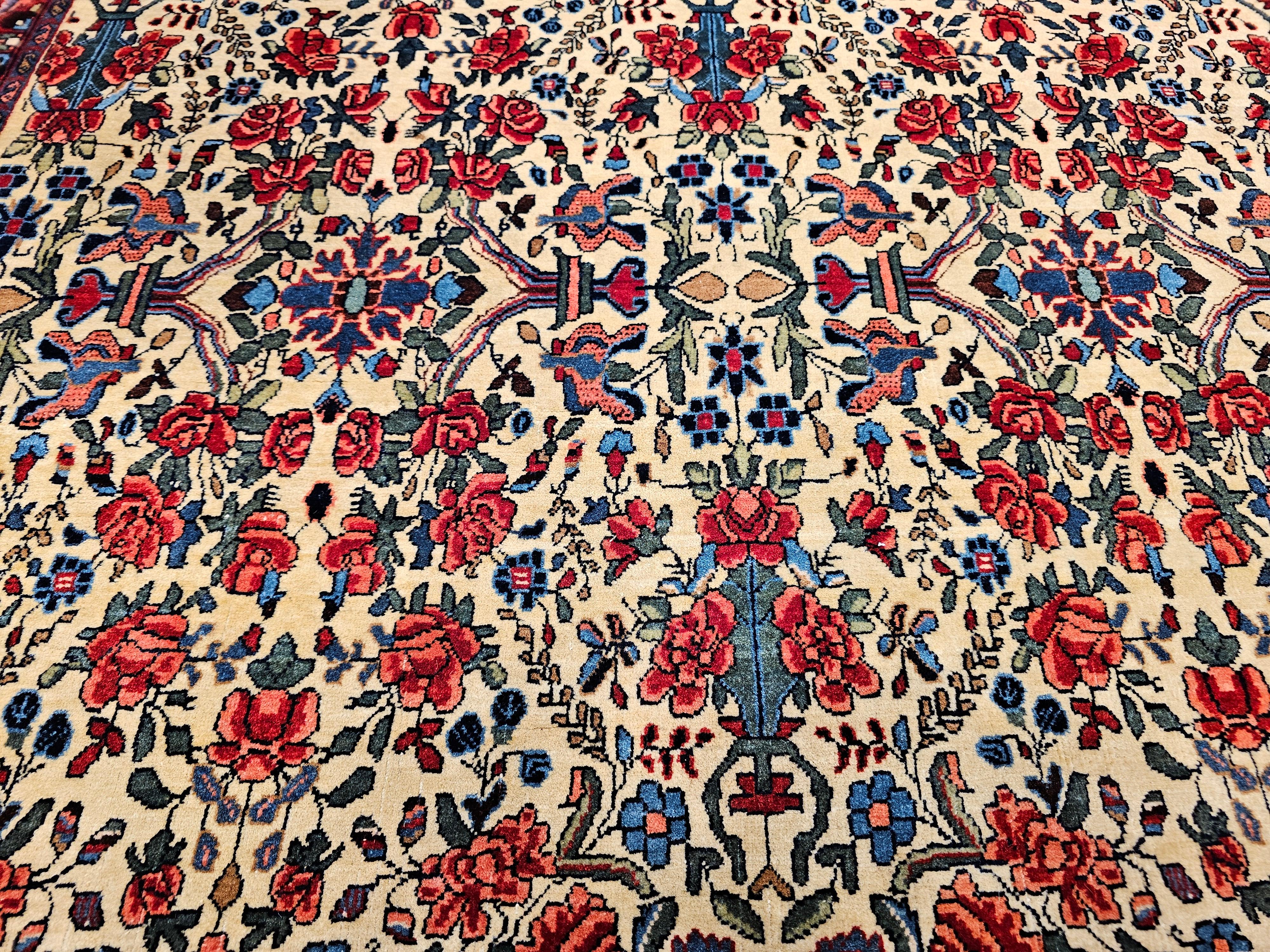 Tappeto persiano d'epoca Bidjar con motivo floreale alllover in giallo pallido e rosso in vendita 5