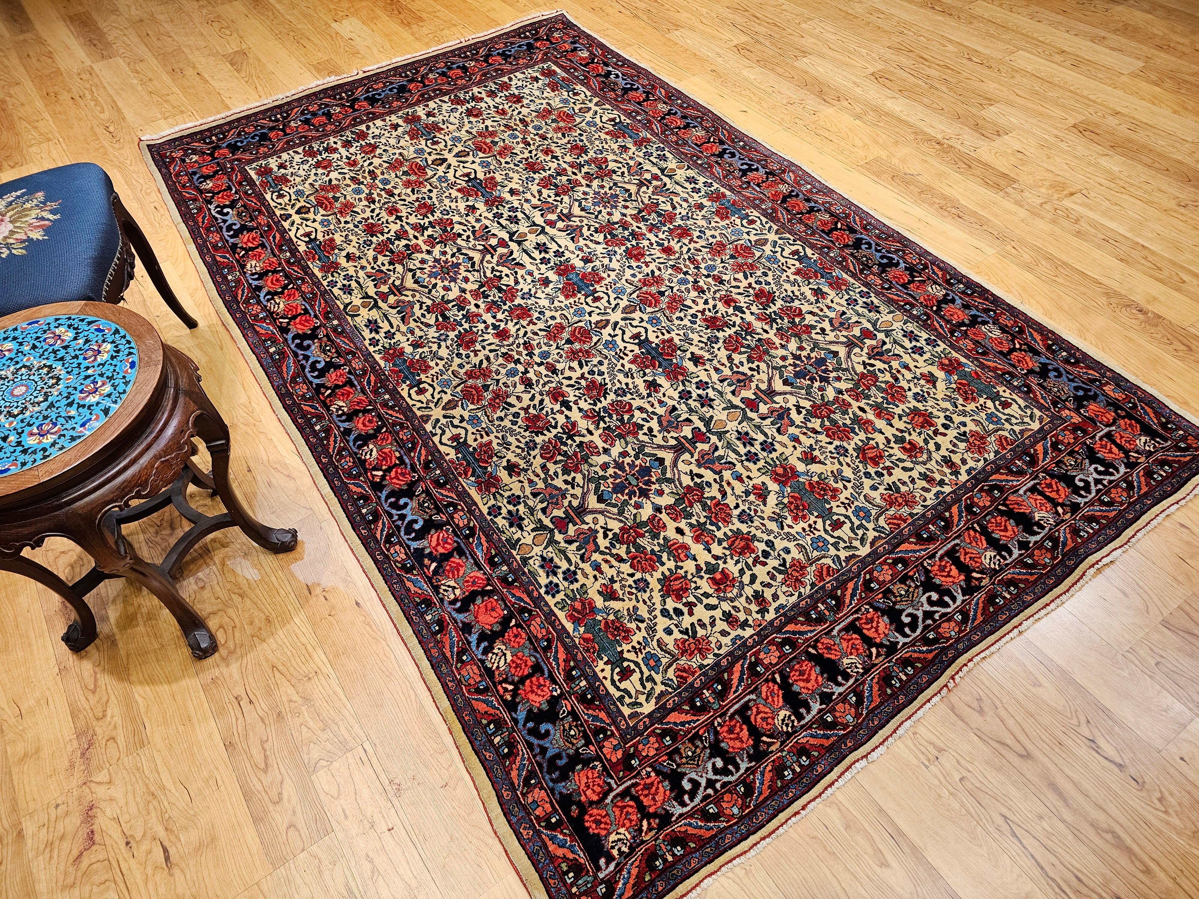 Tappeto persiano d'epoca Bidjar con motivo floreale alllover in giallo pallido e rosso in vendita 6