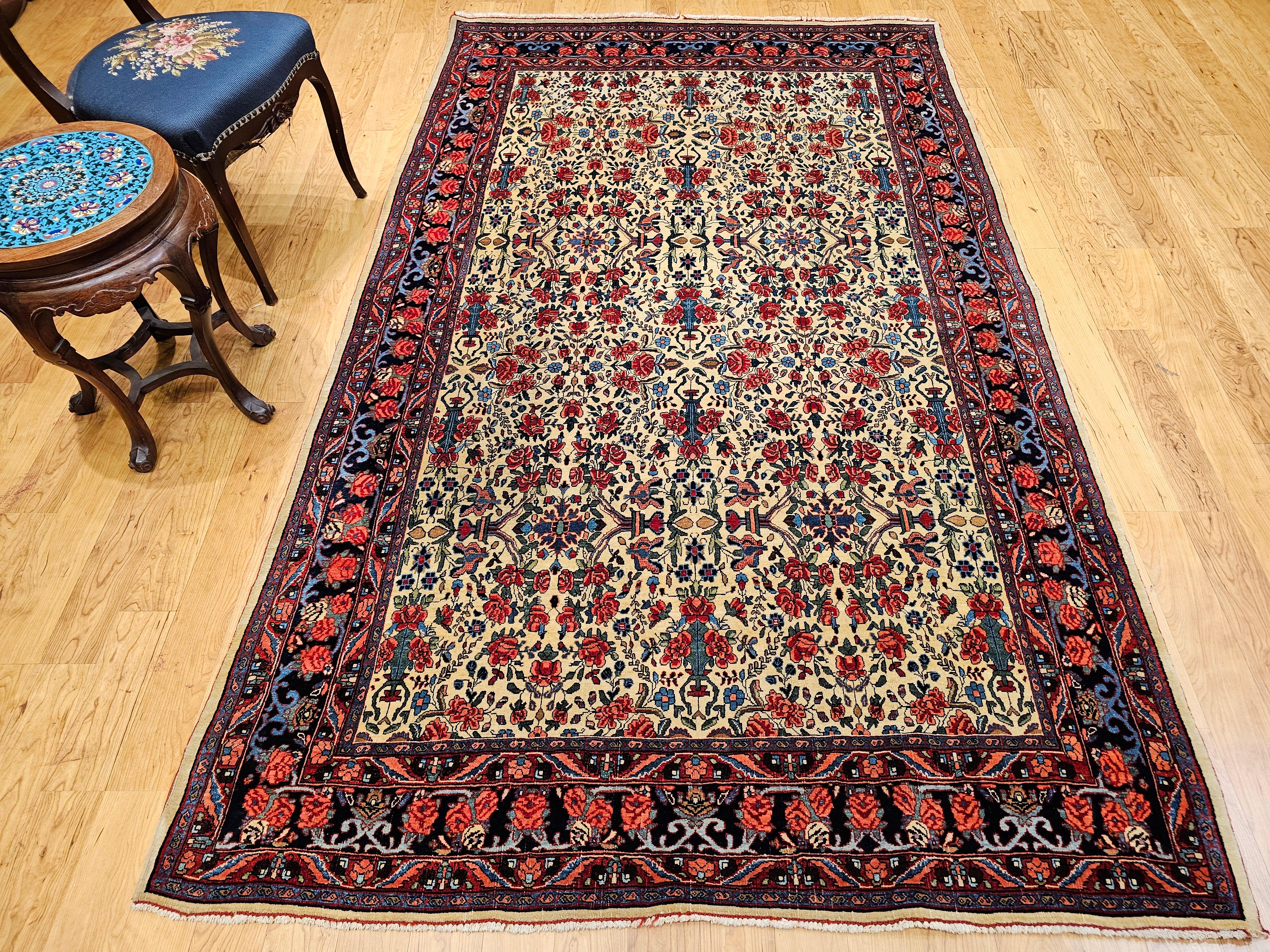 Tappeto persiano d'epoca Bidjar con motivo floreale alllover in giallo pallido e rosso in vendita 7