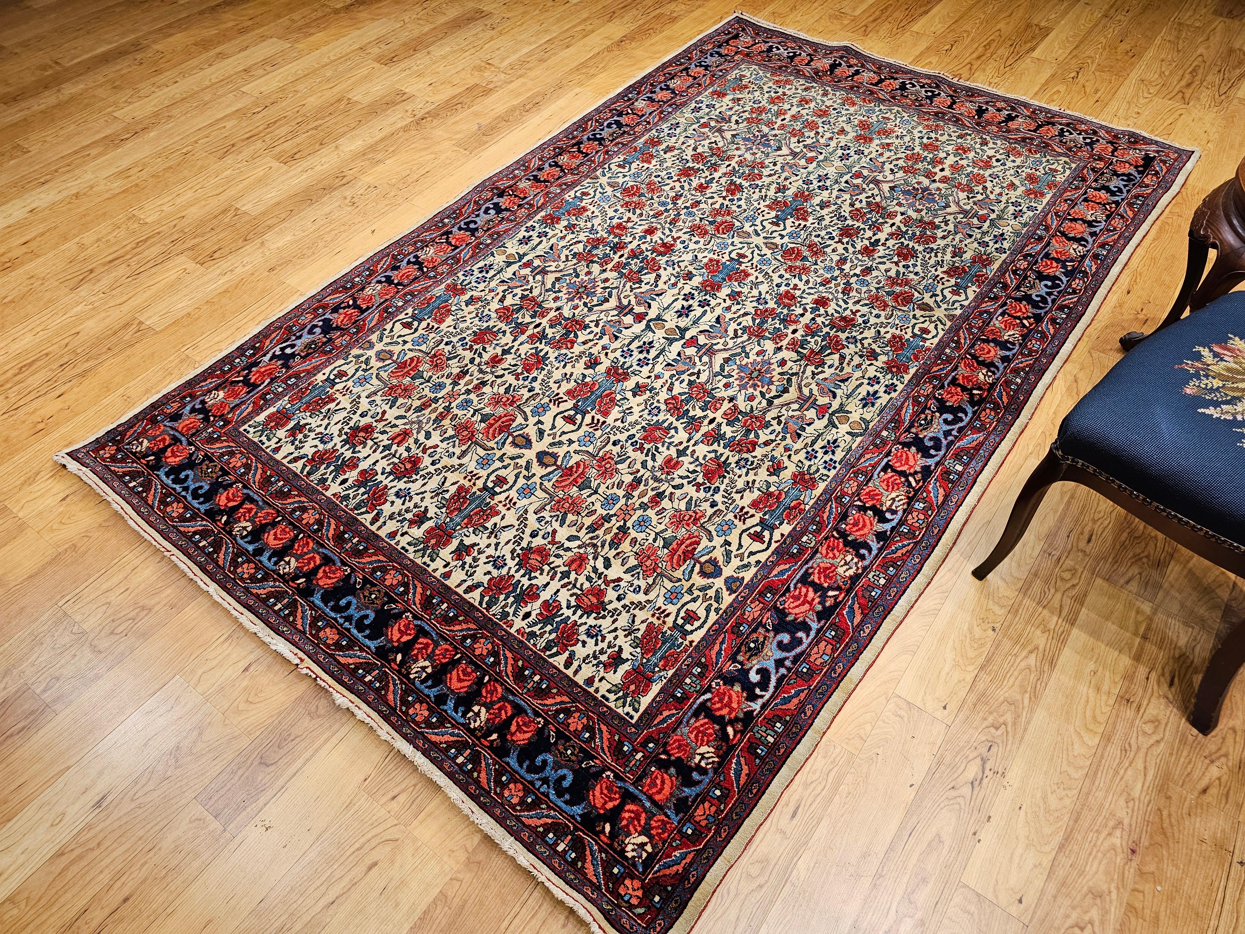 Tappeto persiano d'epoca Bidjar con motivo floreale alllover in giallo pallido e rosso in vendita 12