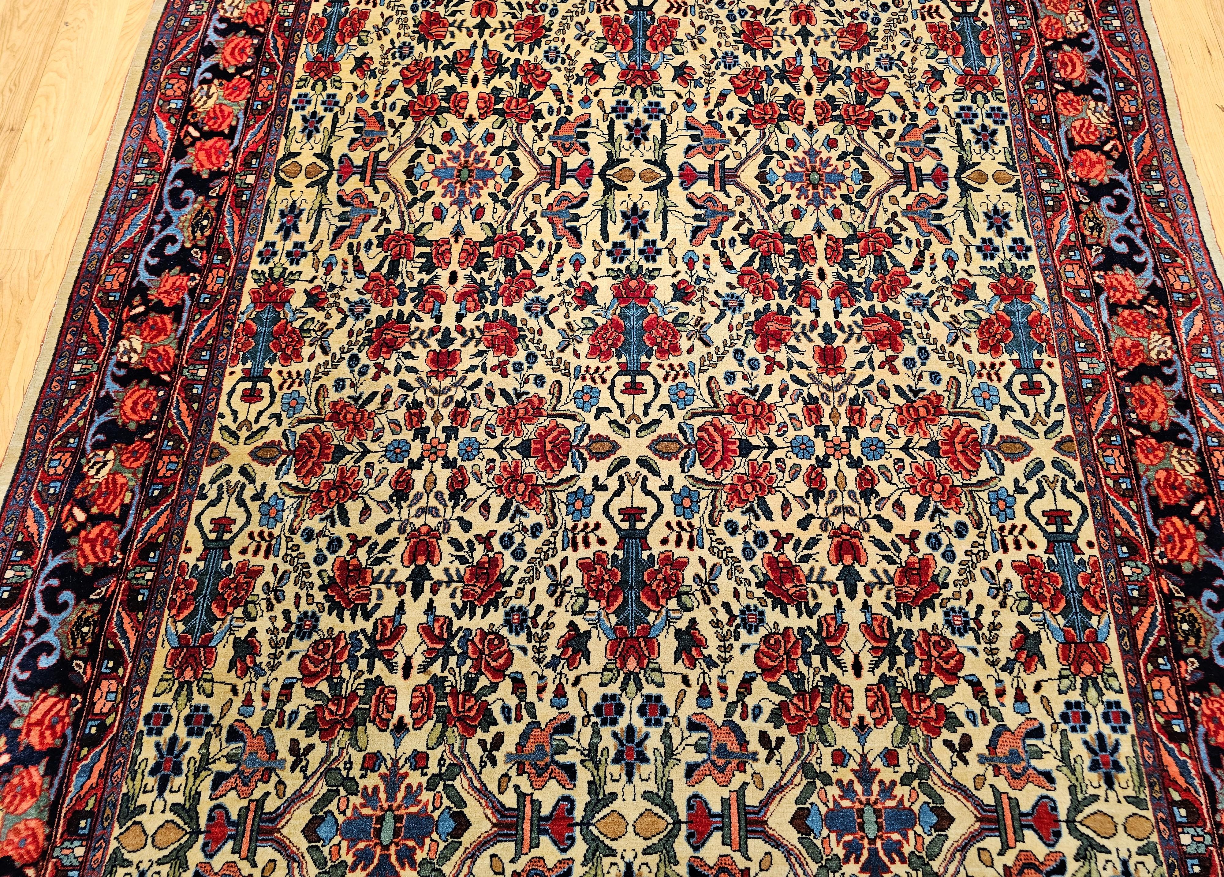 XX secolo Tappeto persiano d'epoca Bidjar con motivo floreale alllover in giallo pallido e rosso in vendita
