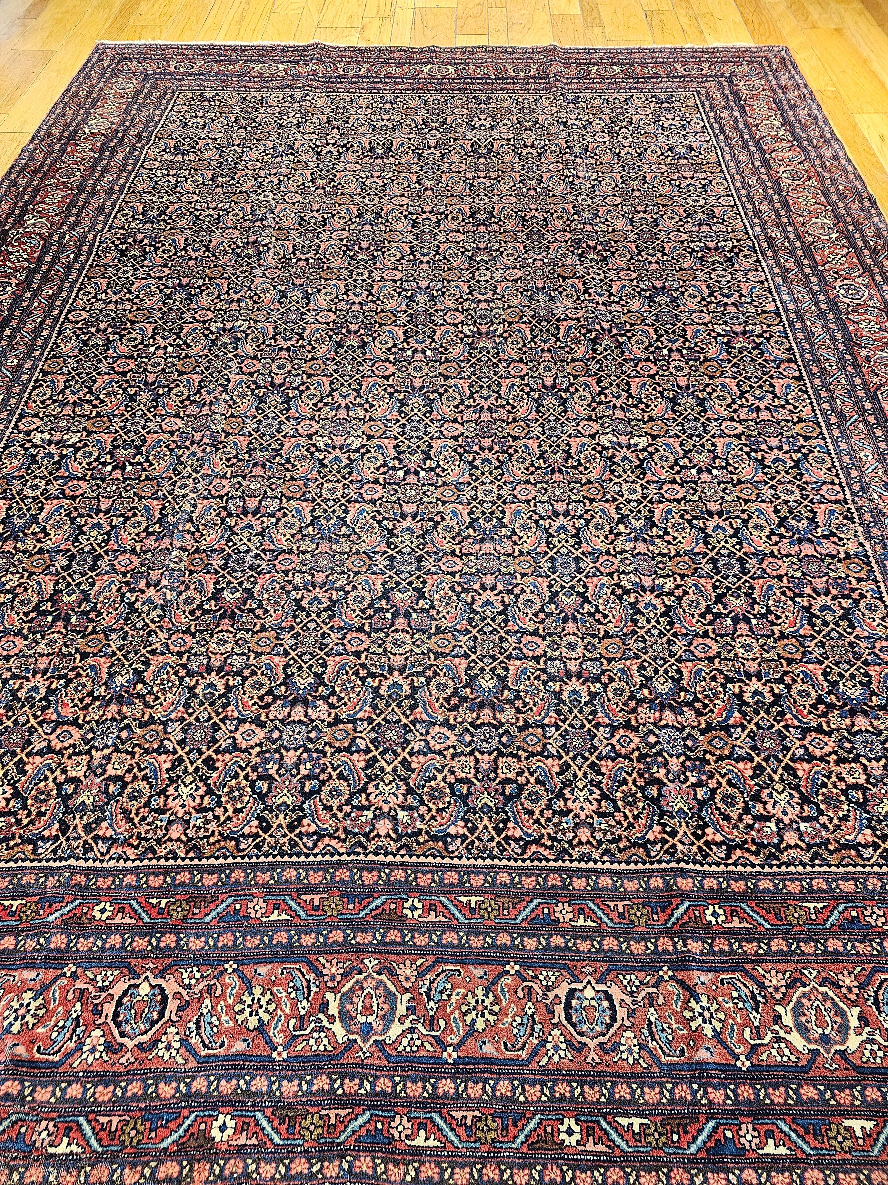 Altpersischer Bidjar mit geometrischem Muster in Dunkelblau, Rot und Brown im Angebot 3