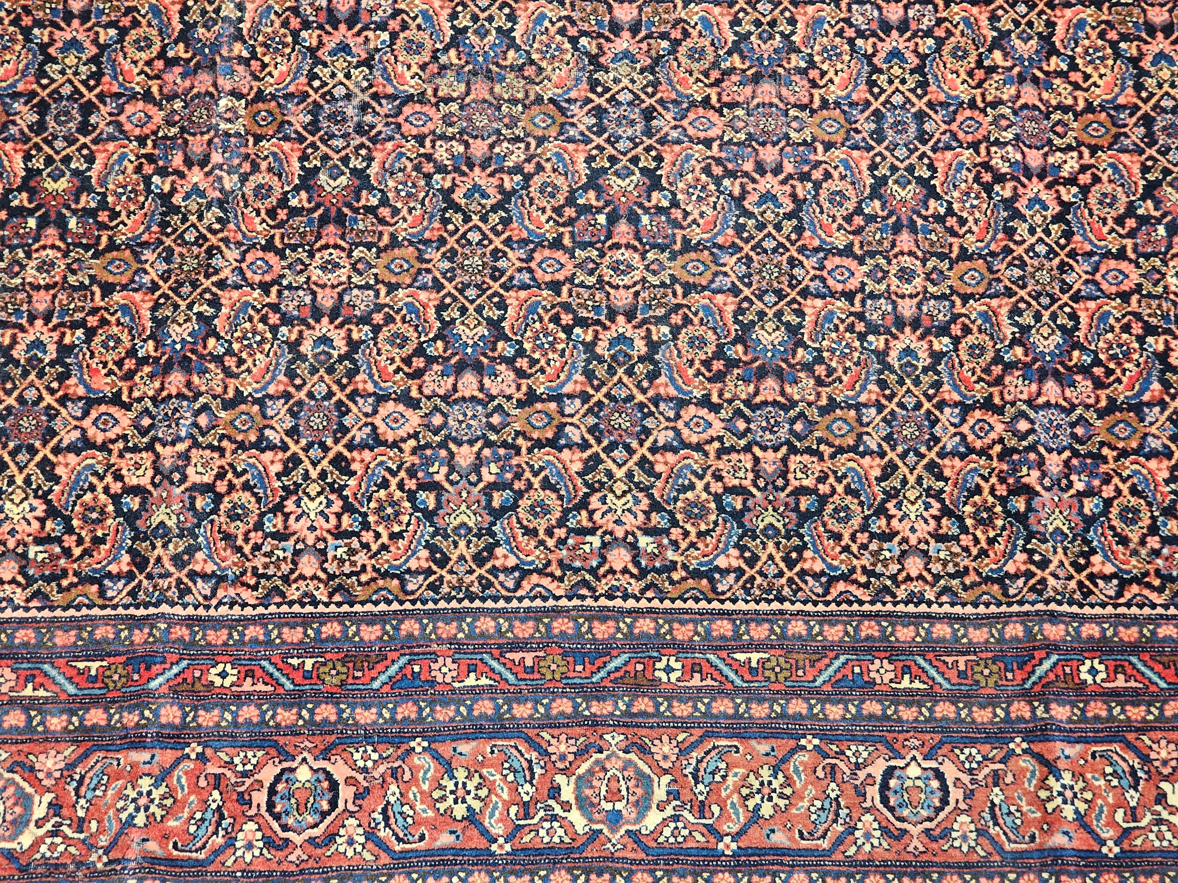 Altpersischer Bidjar mit geometrischem Muster in Dunkelblau, Rot und Brown (Persisch) im Angebot