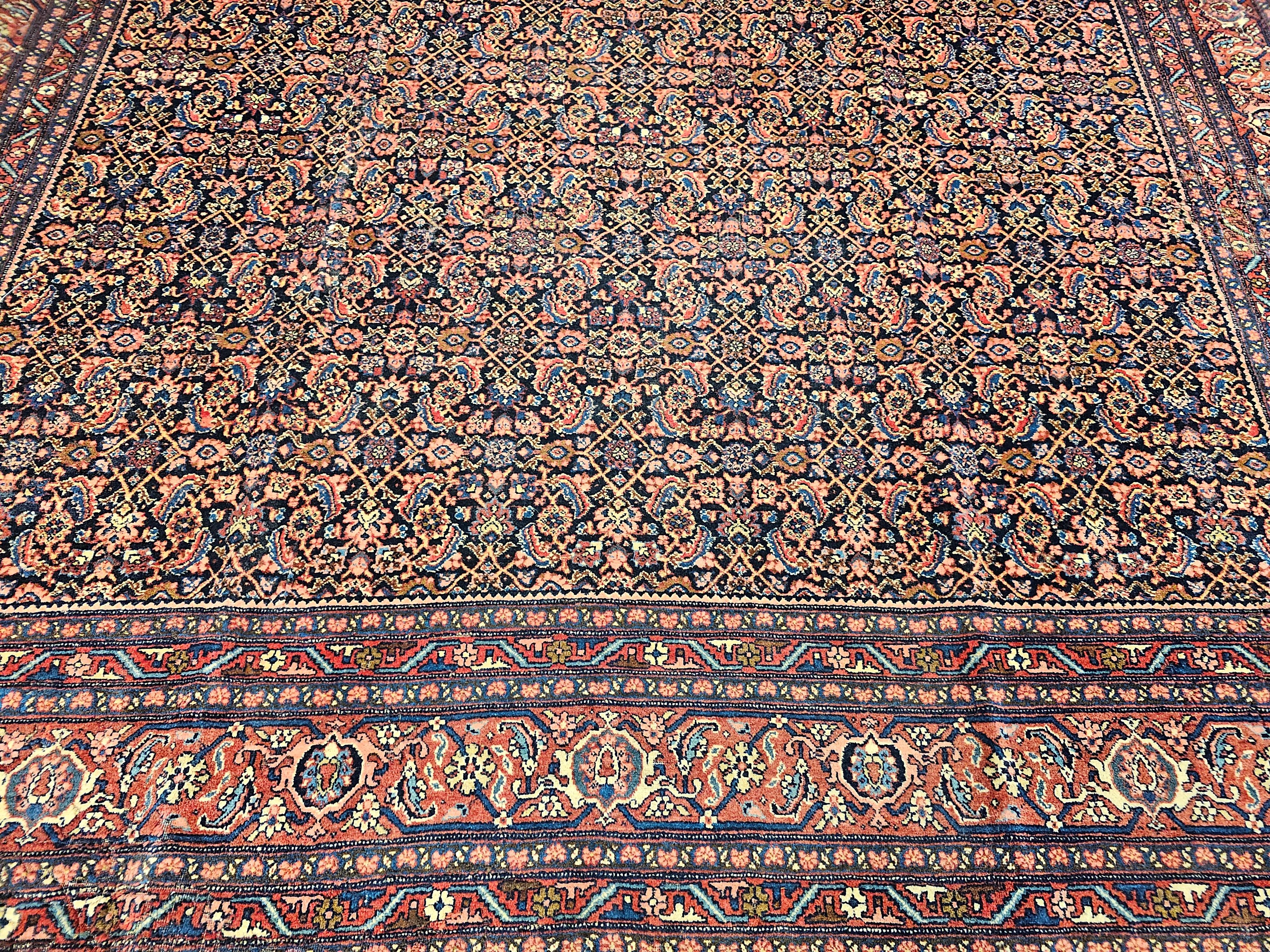 Altpersischer Bidjar mit geometrischem Muster in Dunkelblau, Rot und Brown im Zustand „Gut“ im Angebot in Barrington, IL