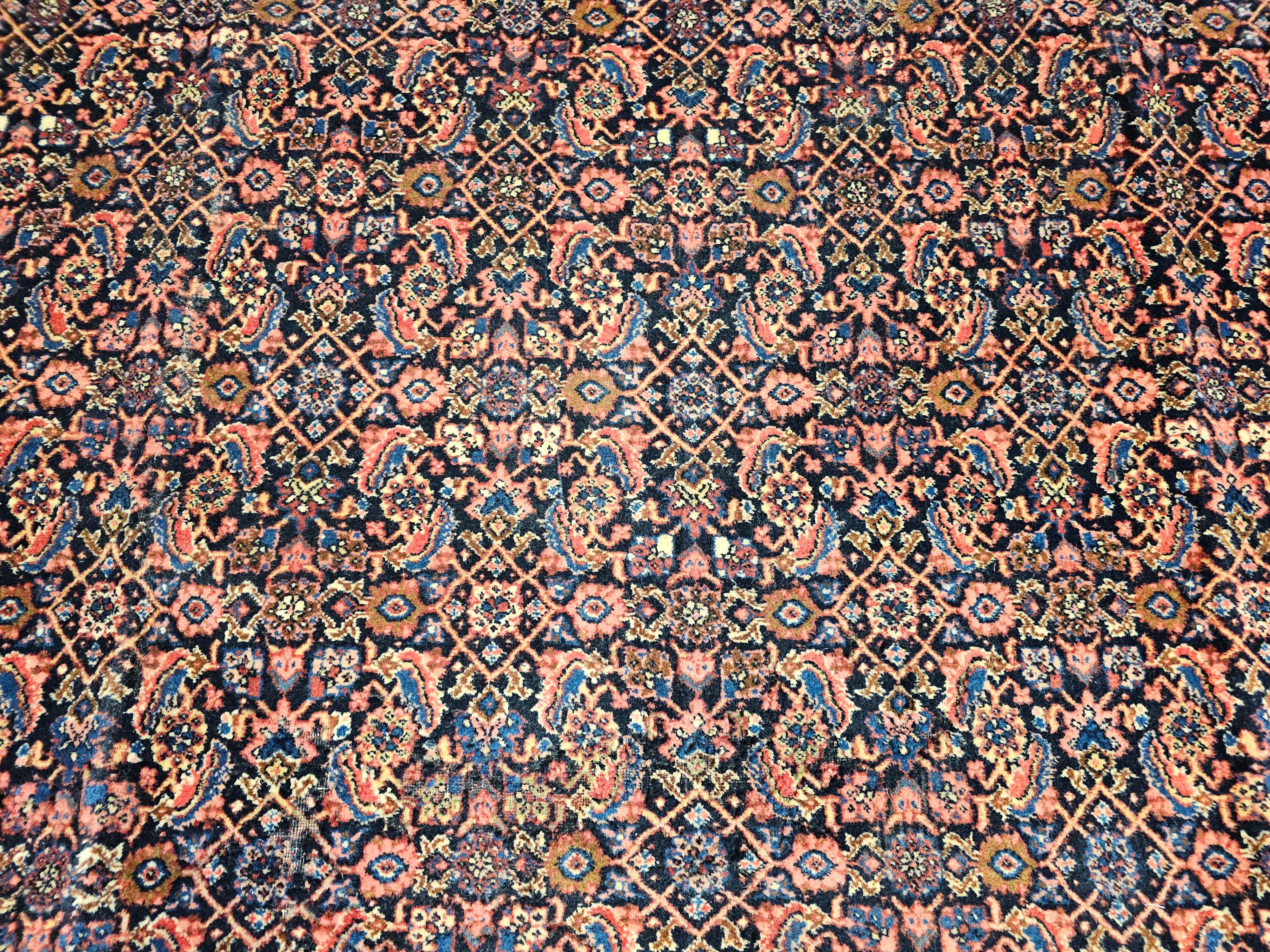 Altpersischer Bidjar mit geometrischem Muster in Dunkelblau, Rot und Brown (Wolle) im Angebot
