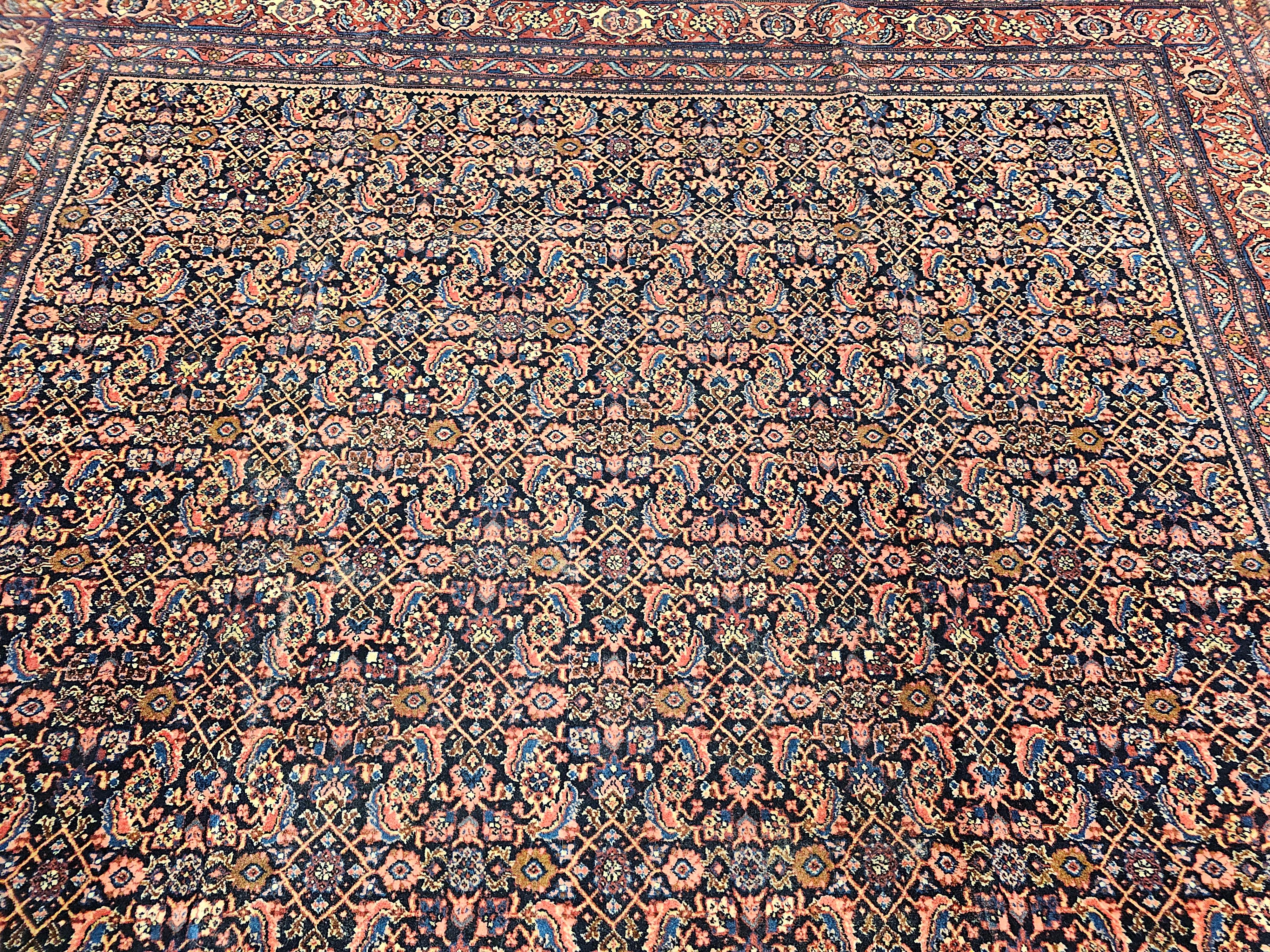 Altpersischer Bidjar mit geometrischem Muster in Dunkelblau, Rot und Brown im Angebot 1