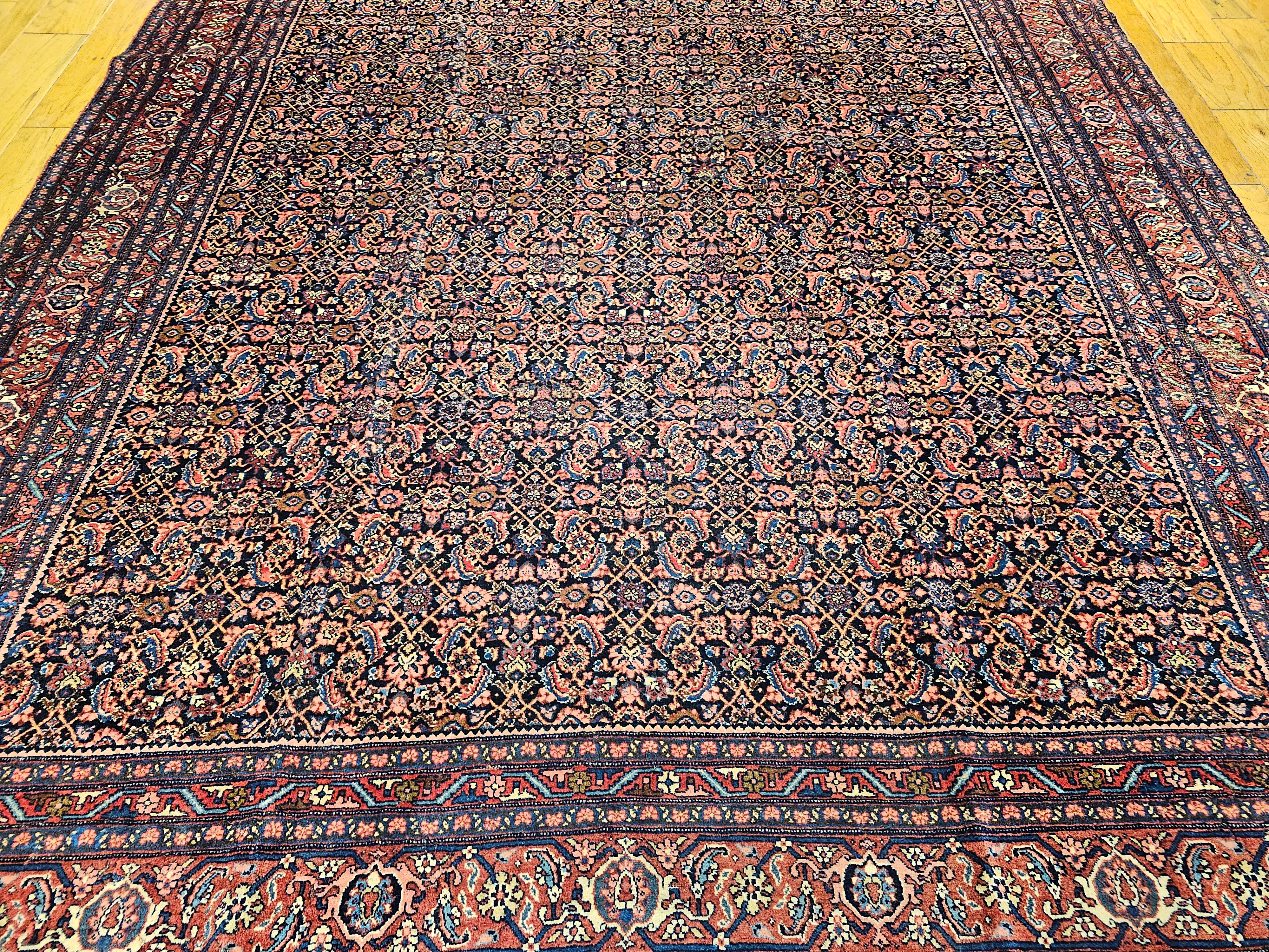 Altpersischer Bidjar mit geometrischem Muster in Dunkelblau, Rot und Brown im Angebot 2