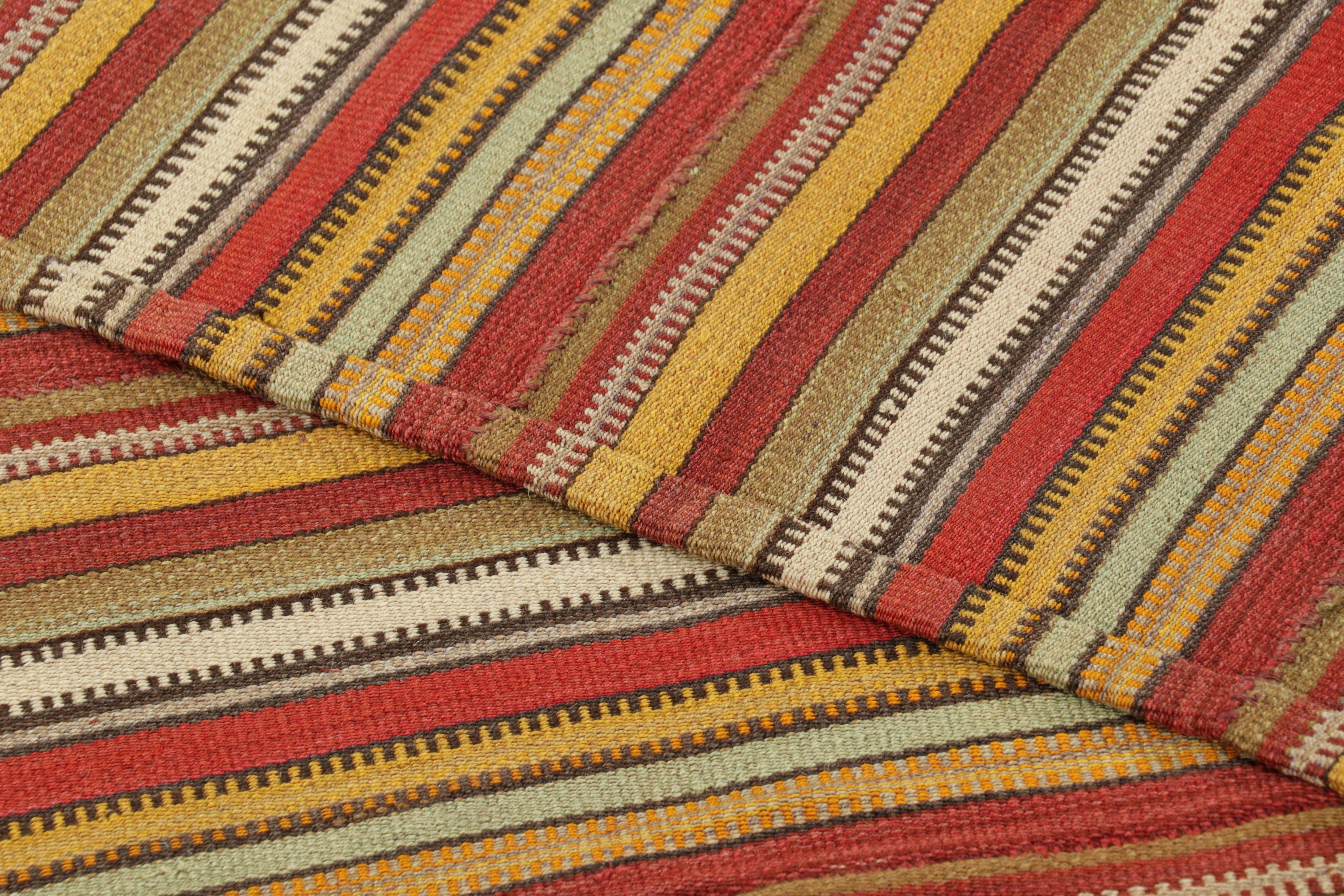 Vintage Persian Bidjar Kilim, Bold Stripe Flatweave in Rot und Ocker Rug & Kilim im Zustand „Gut“ im Angebot in Long Island City, NY
