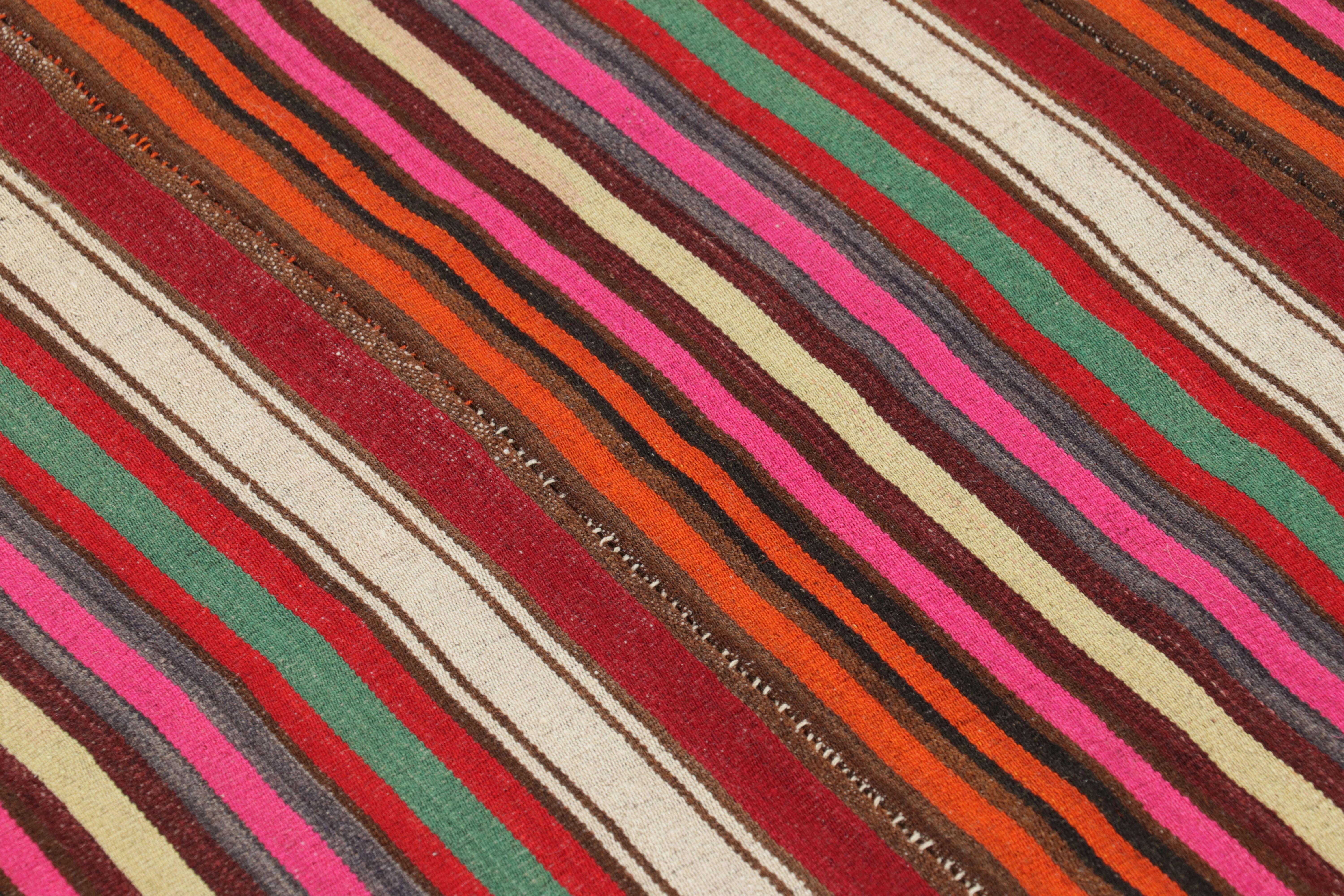 Vintage Persian Bidjar Kilim, Bold Striped Pattern in Red and Pink - Rug & Kilim In Good Condition For Sale In Long Island City, NY