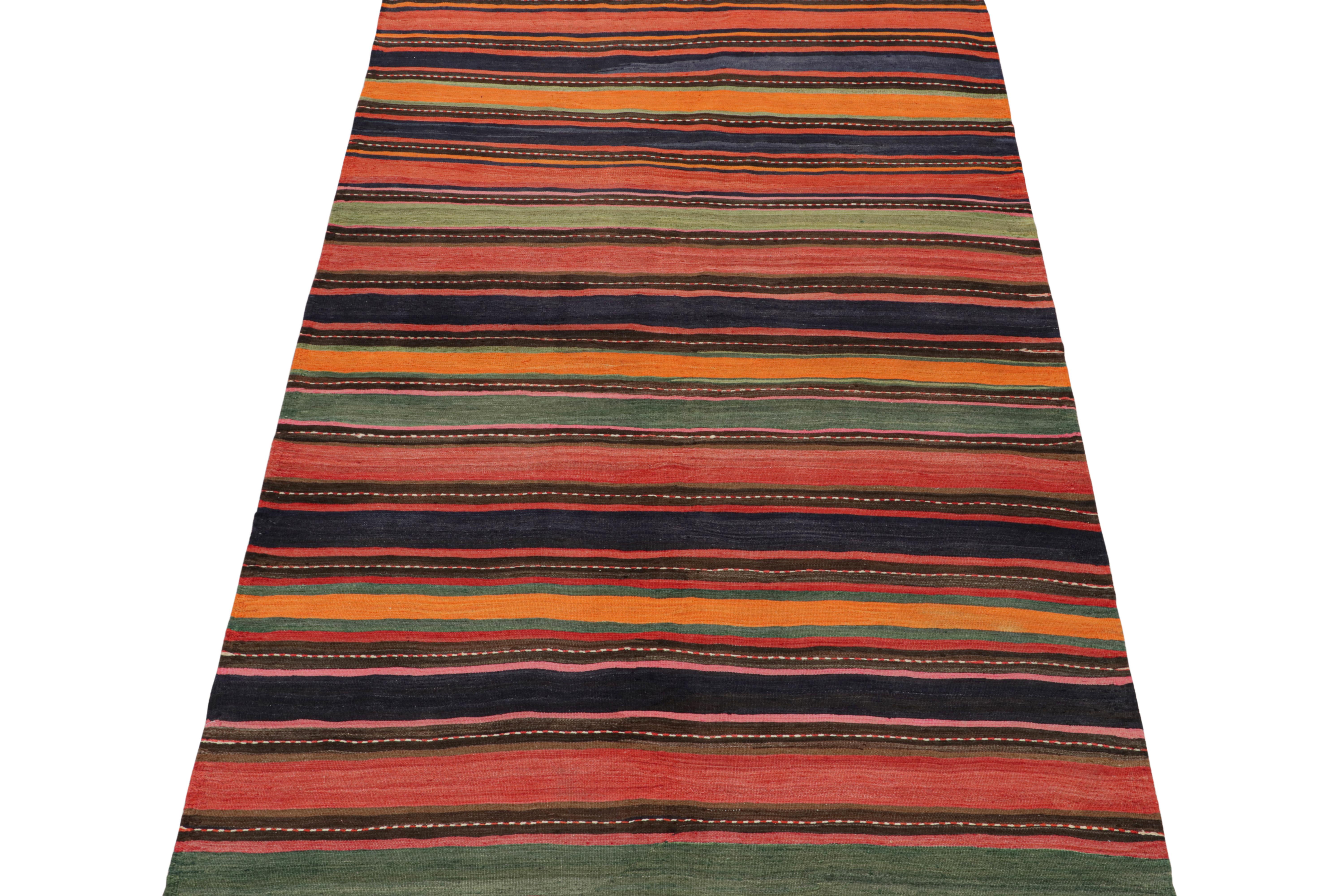 Persischer Bidjar-Kelim in farbenfrohen polychromen Streifen, Vintage im Zustand „Gut“ im Angebot in Long Island City, NY