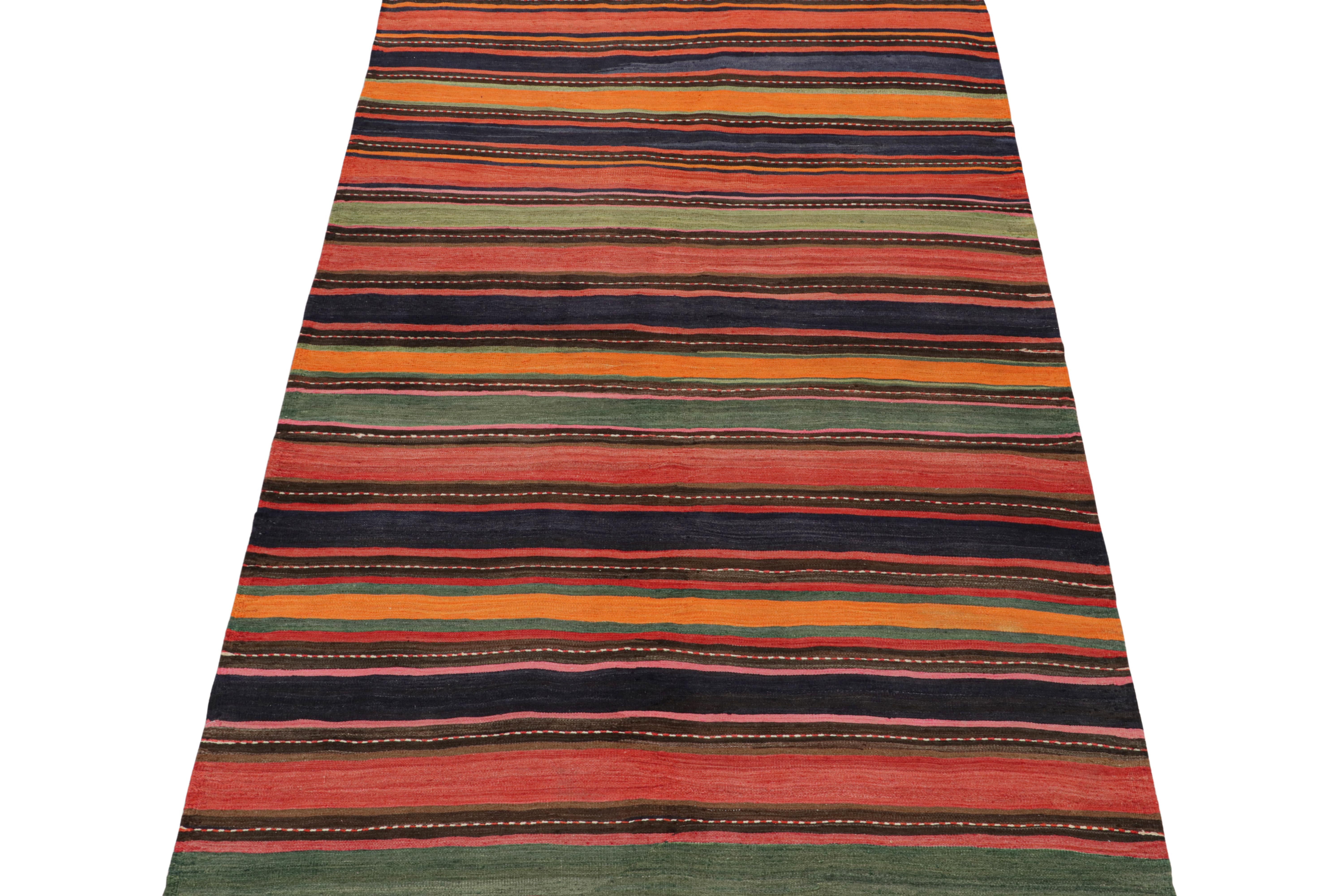Noué à la main Vieux Kilim persan Bidjar à rayures polychromes colorées en vente