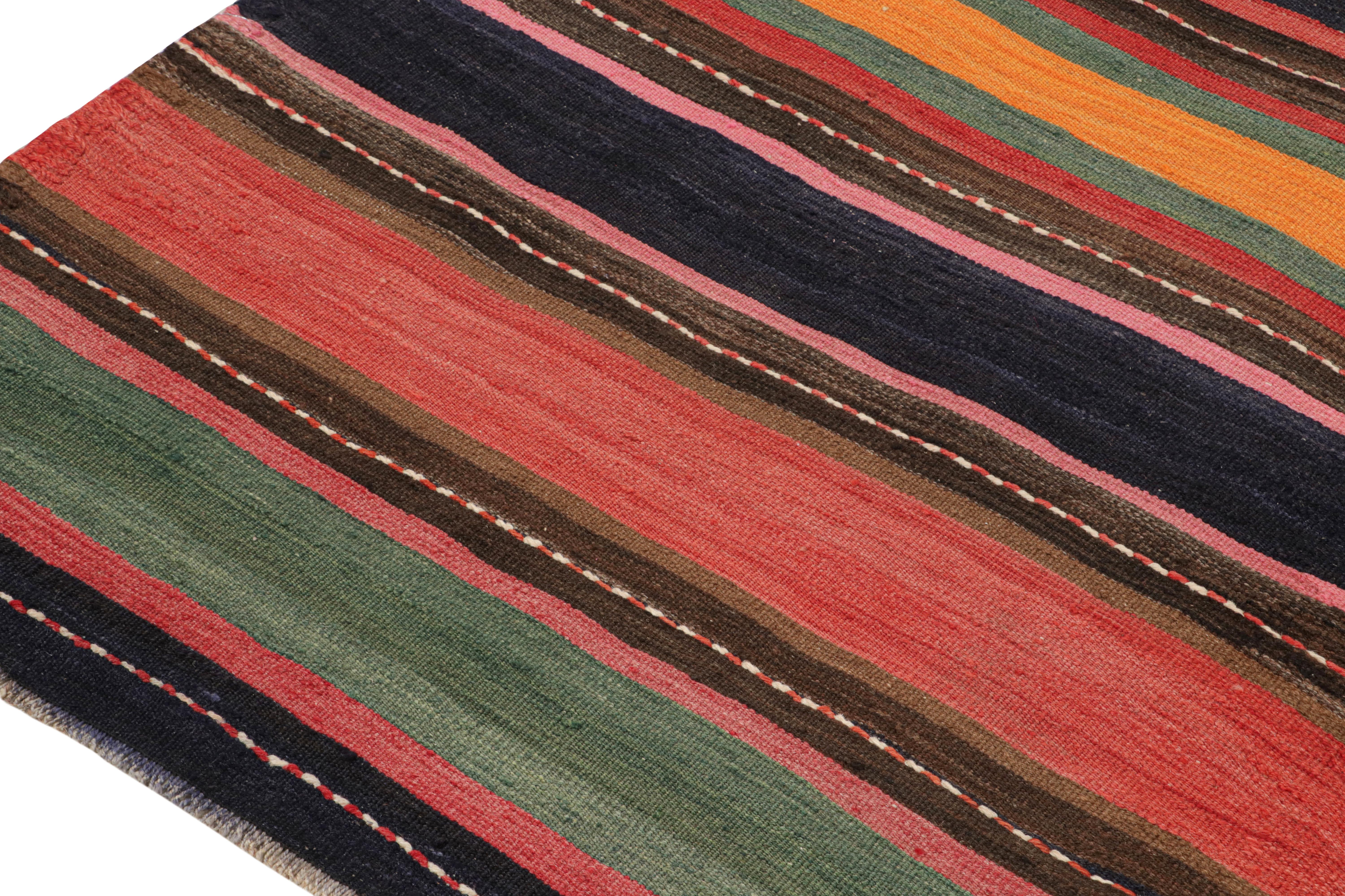 Persischer Bidjar-Kelim in farbenfrohen polychromen Streifen, Vintage (Mitte des 20. Jahrhunderts) im Angebot