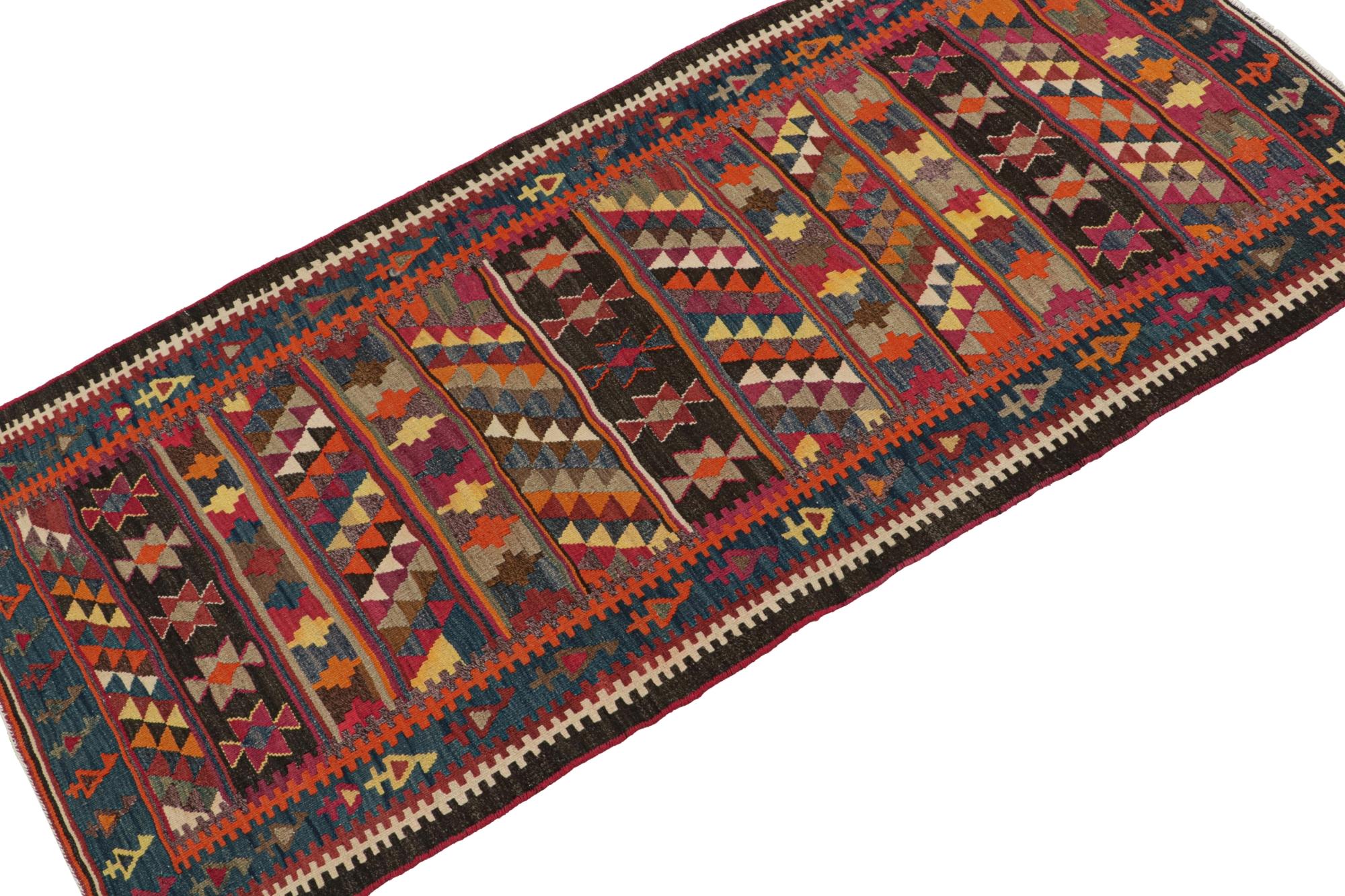 Noué à la main Vieux Kilim persan Bidjar à motifs polychromes en vente