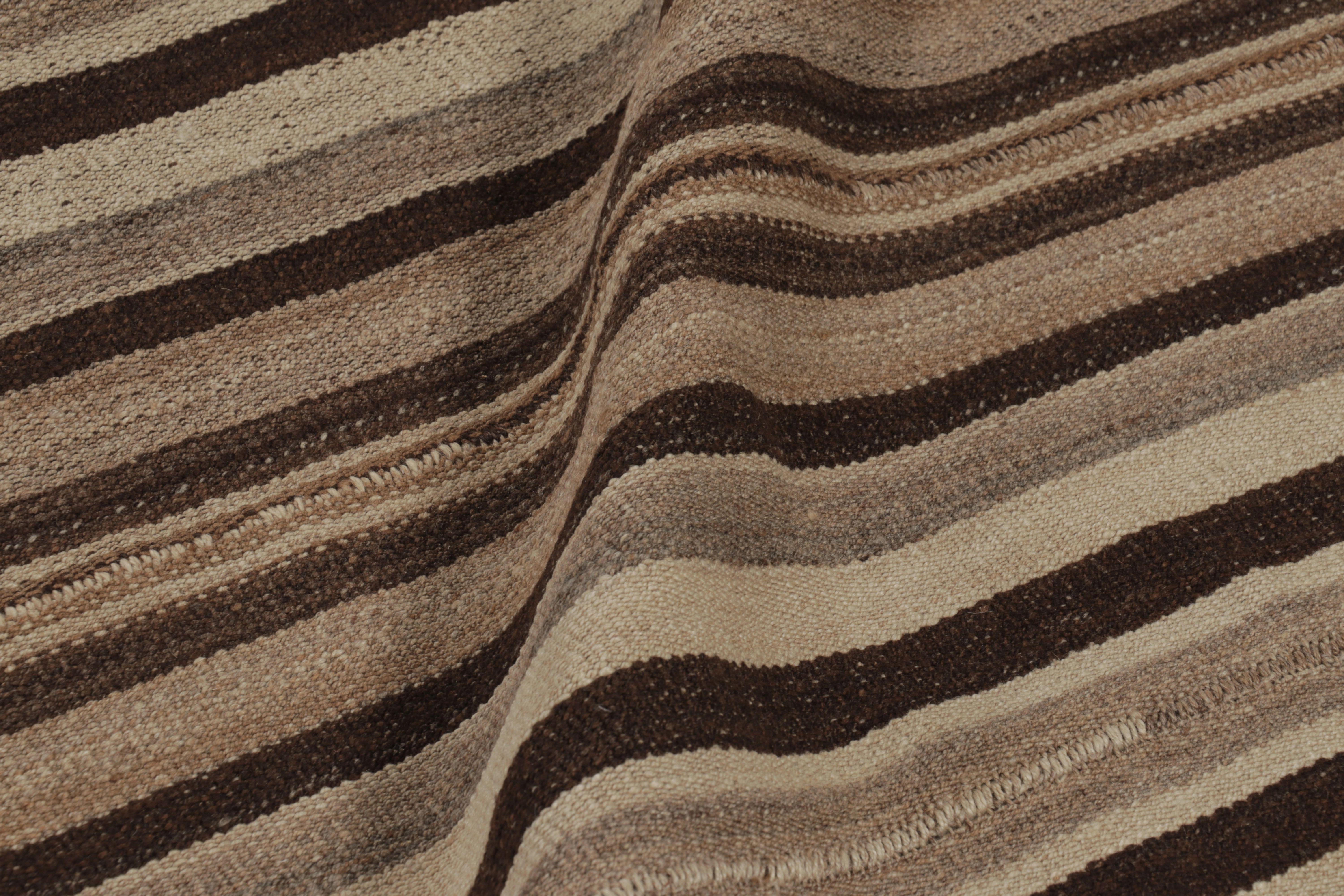 Vintage Persian Bidjar Kilim, Monumental Stripe in Walnuss und Taupe-Rug & Kilim (Mitte des 20. Jahrhunderts) im Angebot