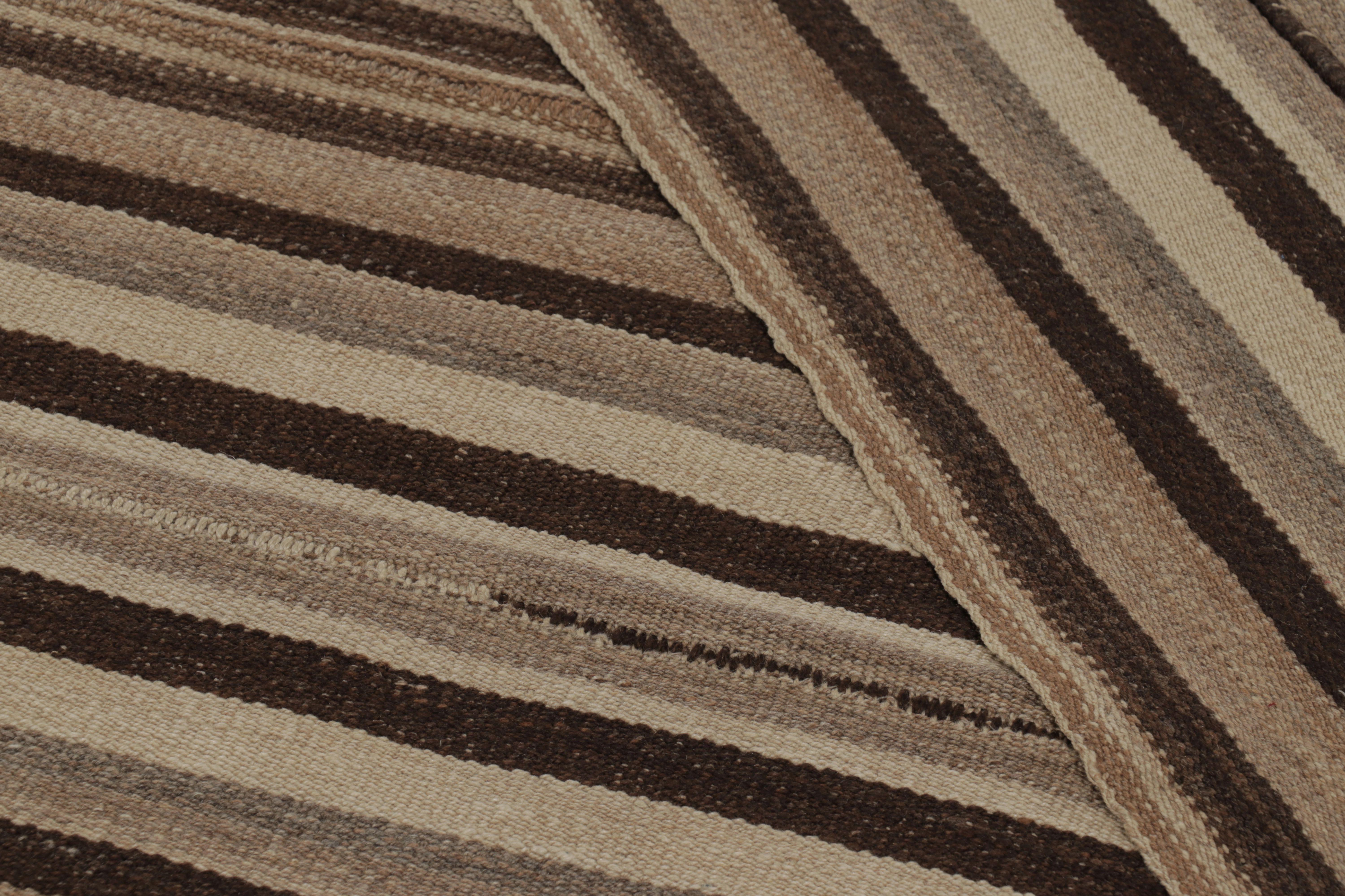 Vintage Persian Bidjar Kilim, Monumental Stripe in Walnuss und Taupe-Rug & Kilim (Wolle) im Angebot