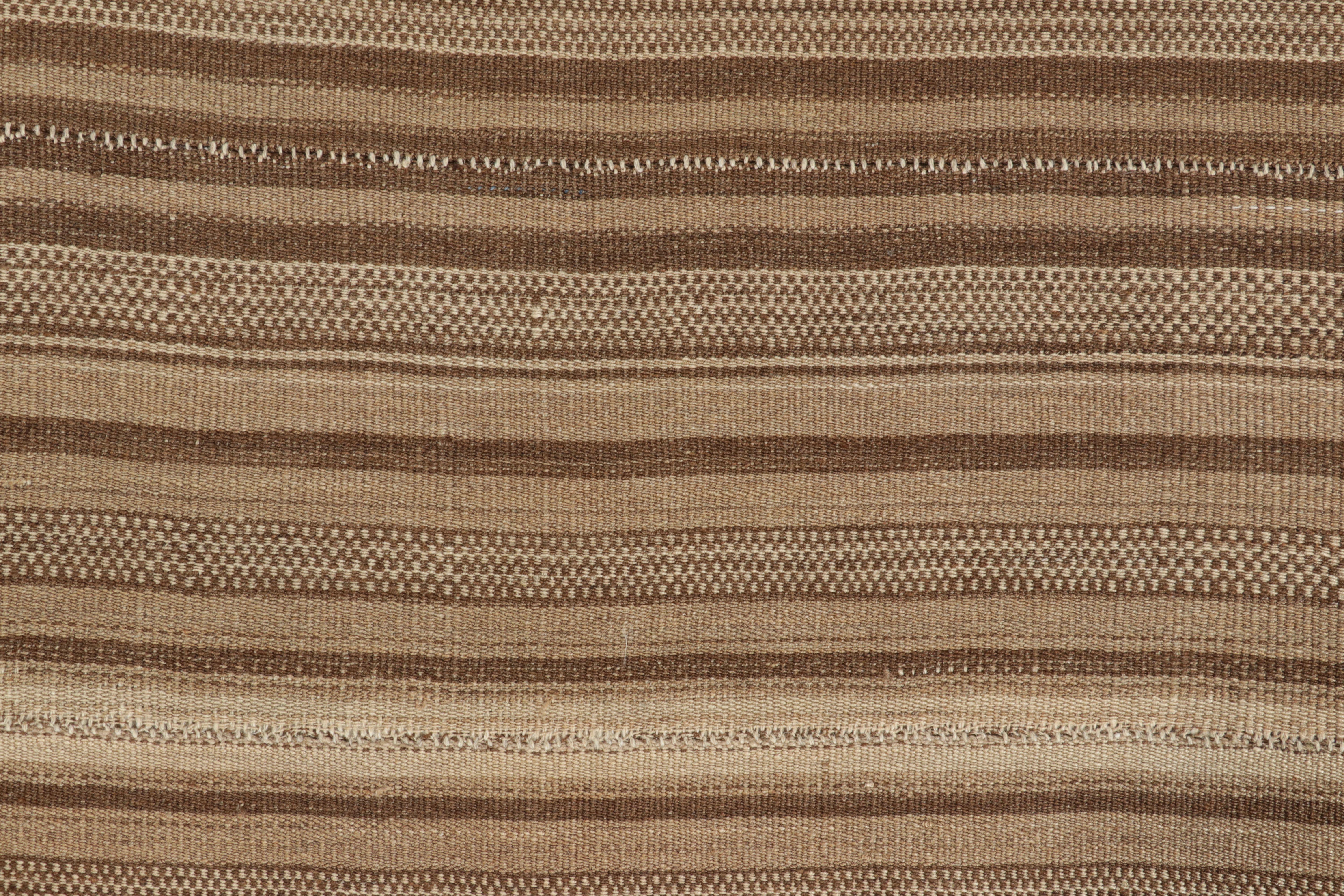 Vintage Persian Bidjar Kilim, Tonal Stripe Flatweave in Erdtönen -Rug & Kilim (Stammeskunst) im Angebot