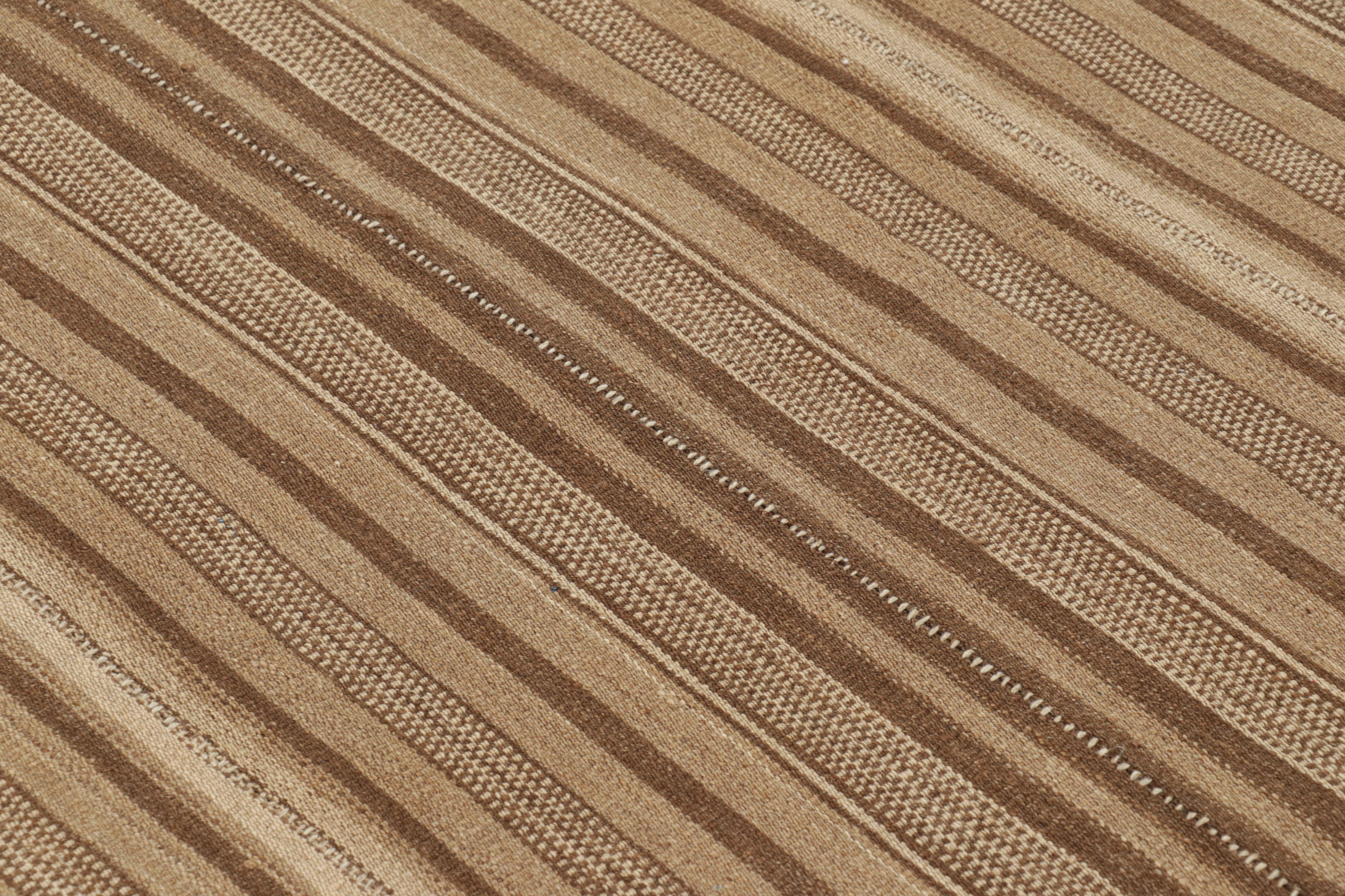 Vintage Persian Bidjar Kilim, Tonal Stripe Flatweave in Erdtönen -Rug & Kilim (Persisch) im Angebot