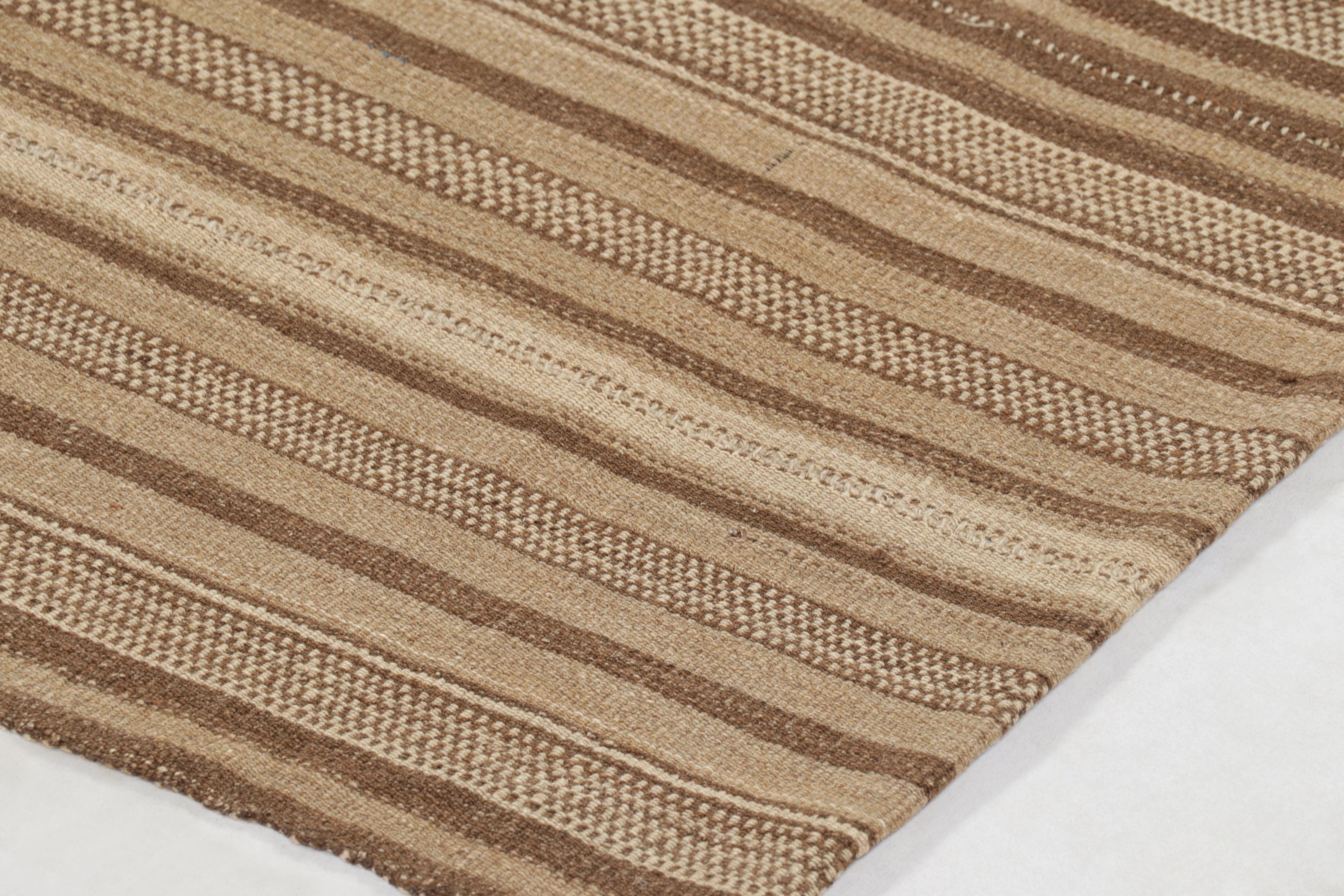 Vintage Persian Bidjar Kilim, Tonal Stripe Flatweave in Erdtönen -Rug & Kilim (Handgewebt) im Angebot