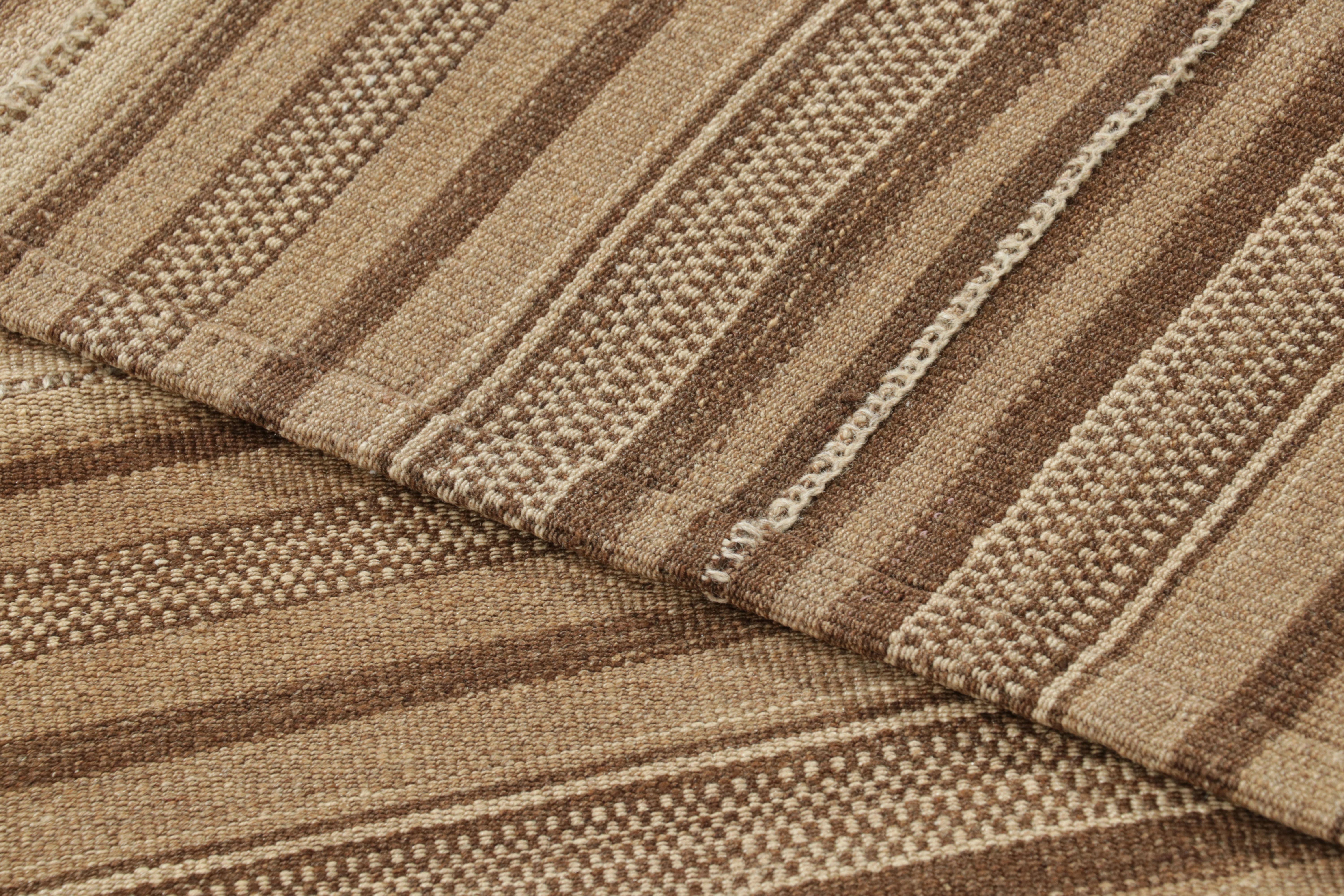 Vintage Persian Bidjar Kilim, Tonal Stripe Flatweave in Erdtönen -Rug & Kilim im Zustand „Gut“ im Angebot in Long Island City, NY
