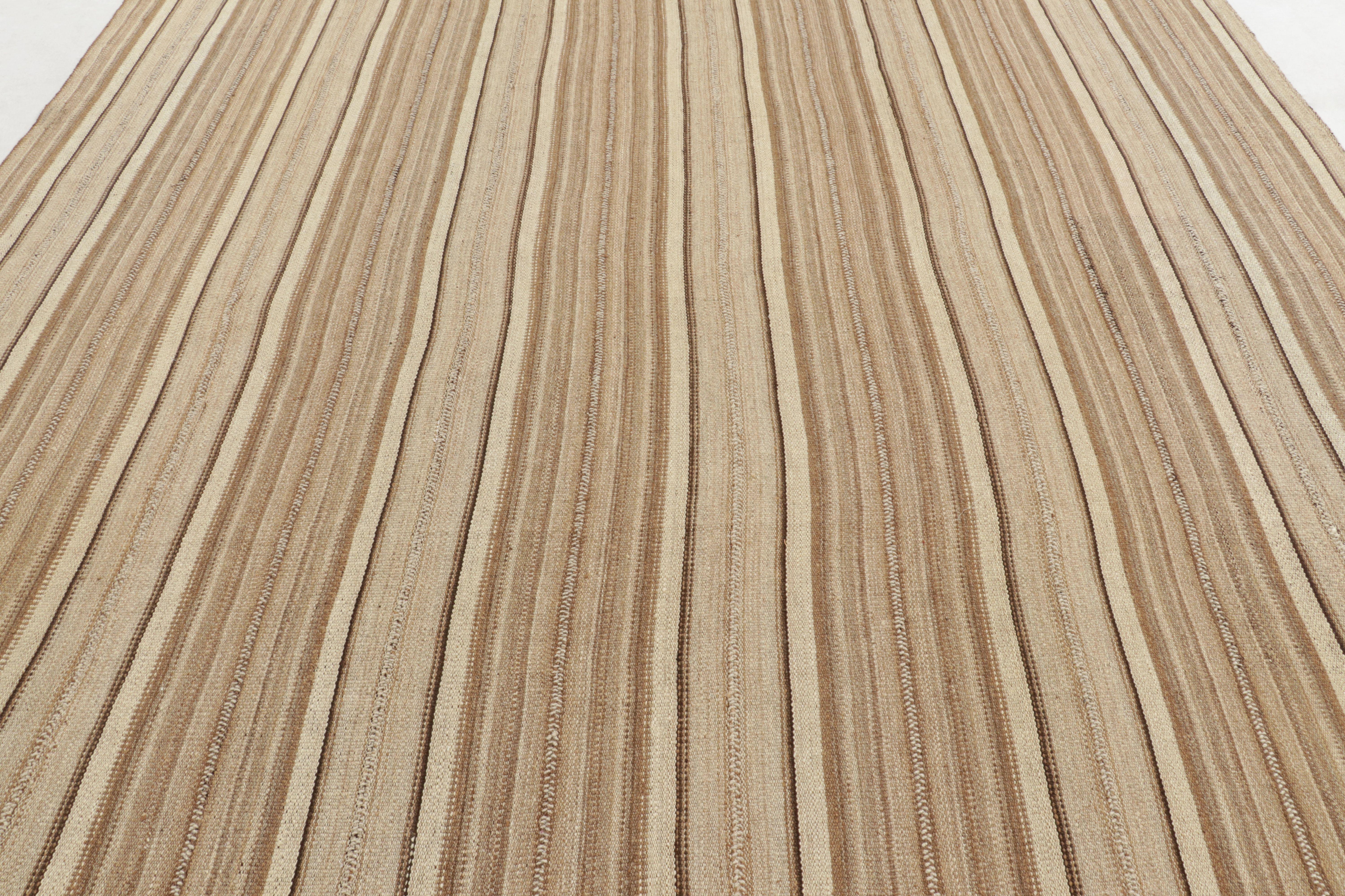 Vintage Persian Bidjar Kilim, Tonal Stripe Square in Beige und Taupe Rug & Kilim (Stammeskunst) im Angebot