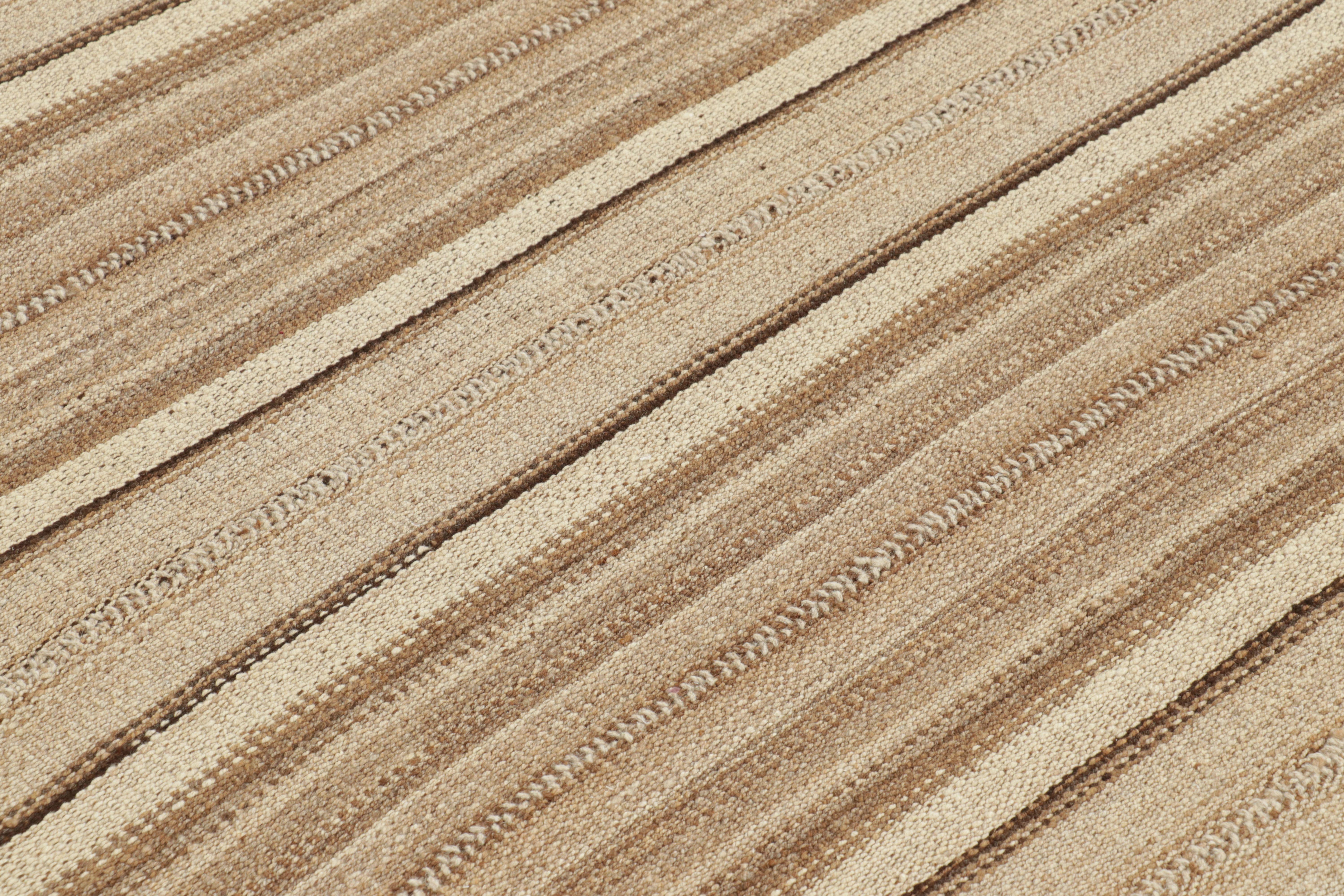 Vintage Persian Bidjar Kilim, Tonal Stripe Square in Beige und Taupe Rug & Kilim (Handgewebt) im Angebot