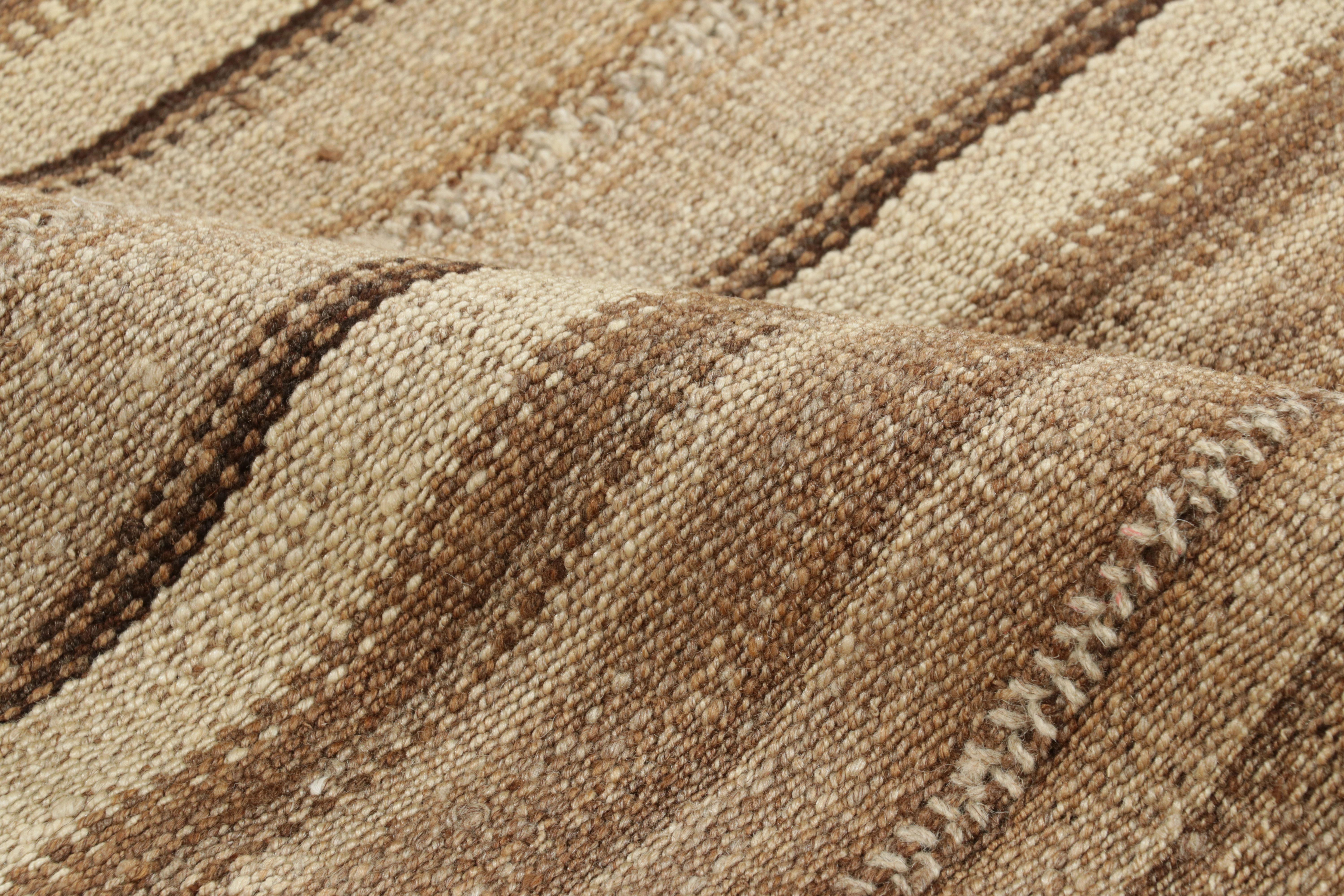 Vintage Persian Bidjar Kilim, Tonal Stripe Square in Beige und Taupe Rug & Kilim im Zustand „Gut“ im Angebot in Long Island City, NY