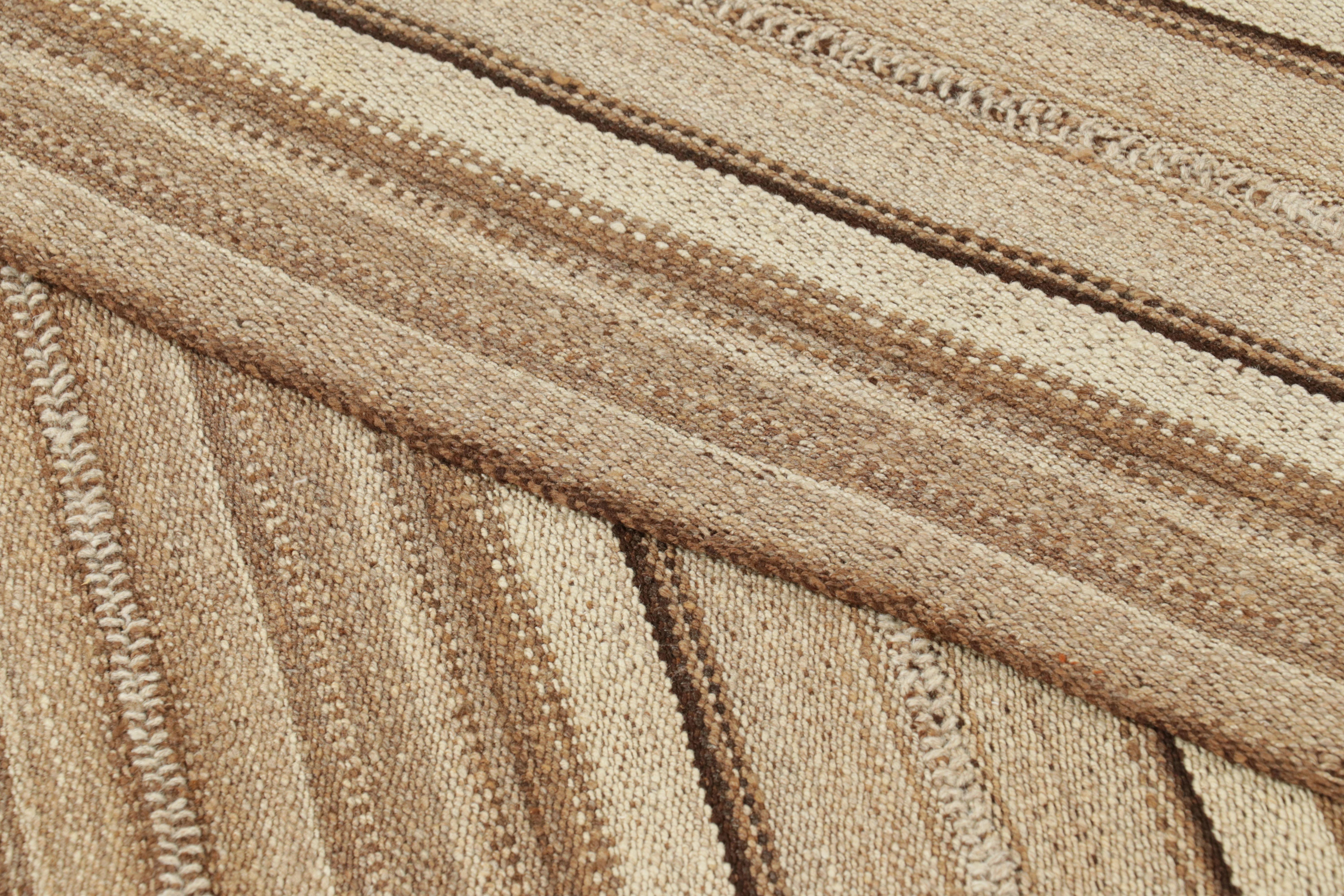 Vintage Persian Bidjar Kilim, Tonal Stripe Square in Beige und Taupe Rug & Kilim (Mitte 17. Jahrhundert) im Angebot