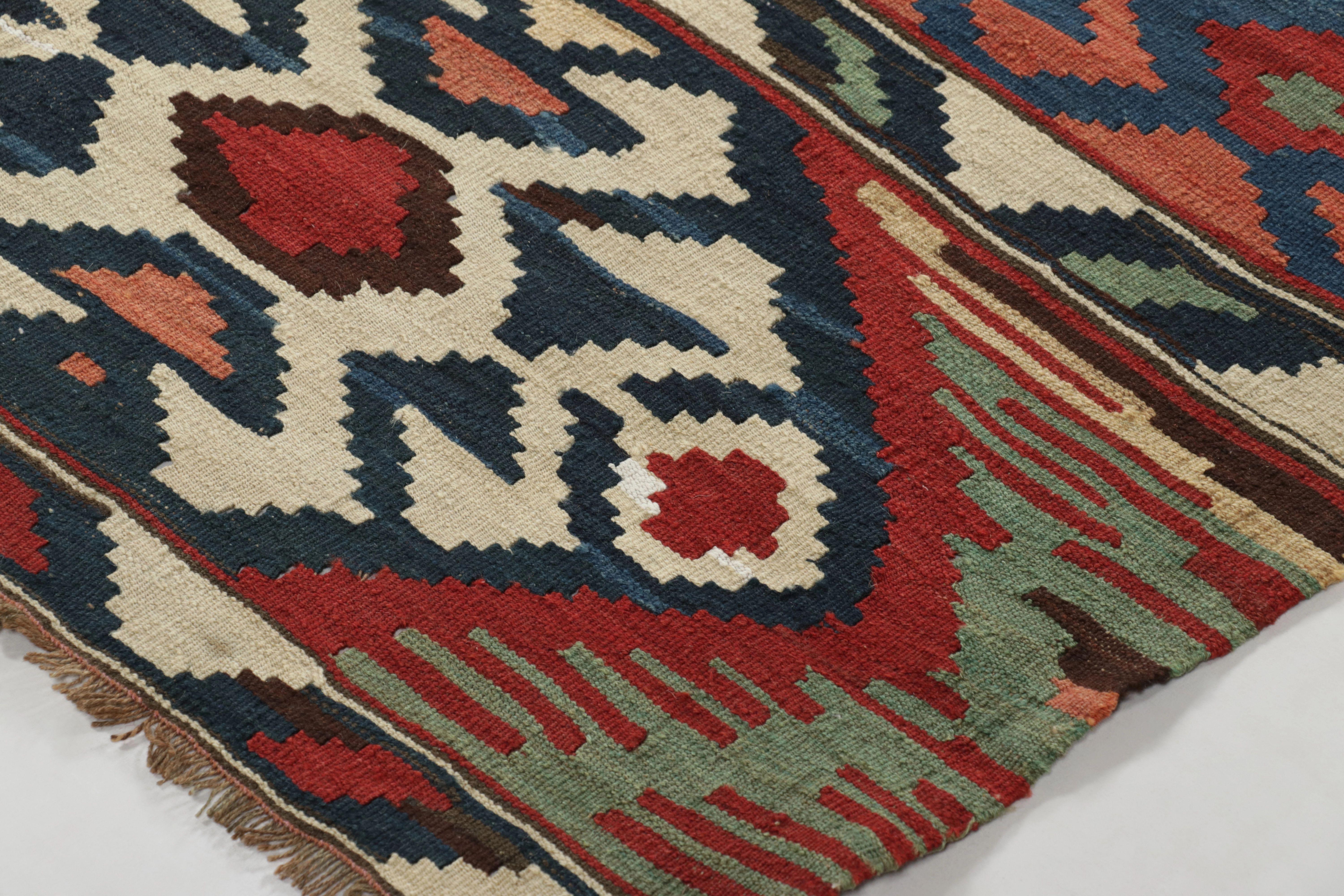 Vintage Persian Bidjar Kilim, Tribal Geometric in Rot, Marine, & Elfenbein Rug & Kilim (Stammeskunst) im Angebot