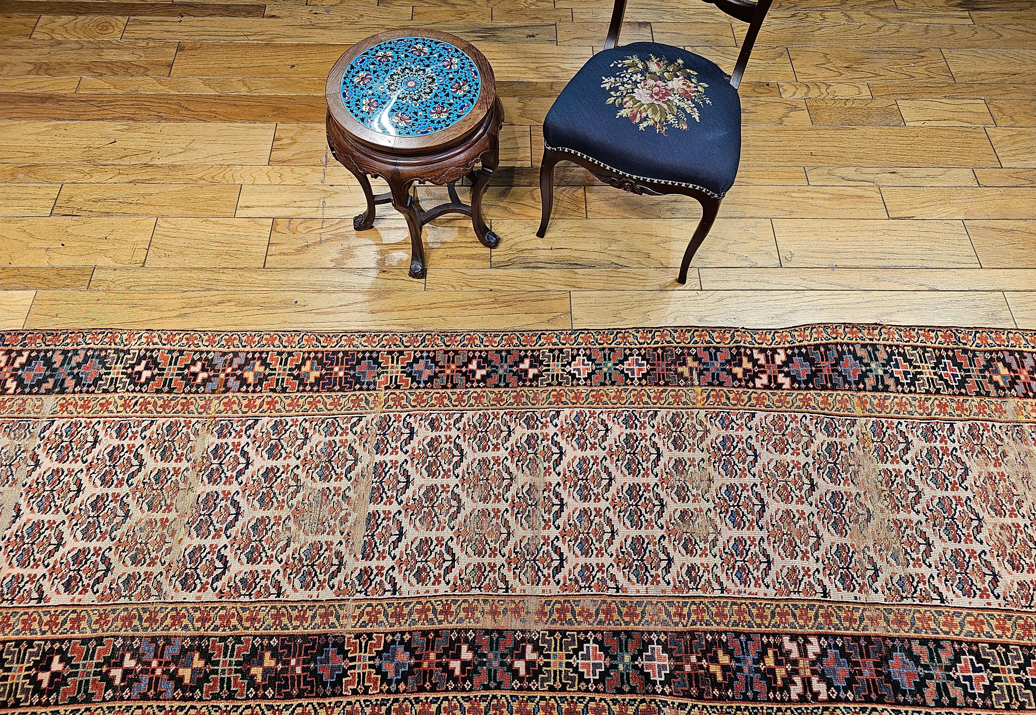 Tapis de couloir persan Bidjar du 19e siècle, rare, ivoire avec motif cachemire sur toute sa surface en vente 9