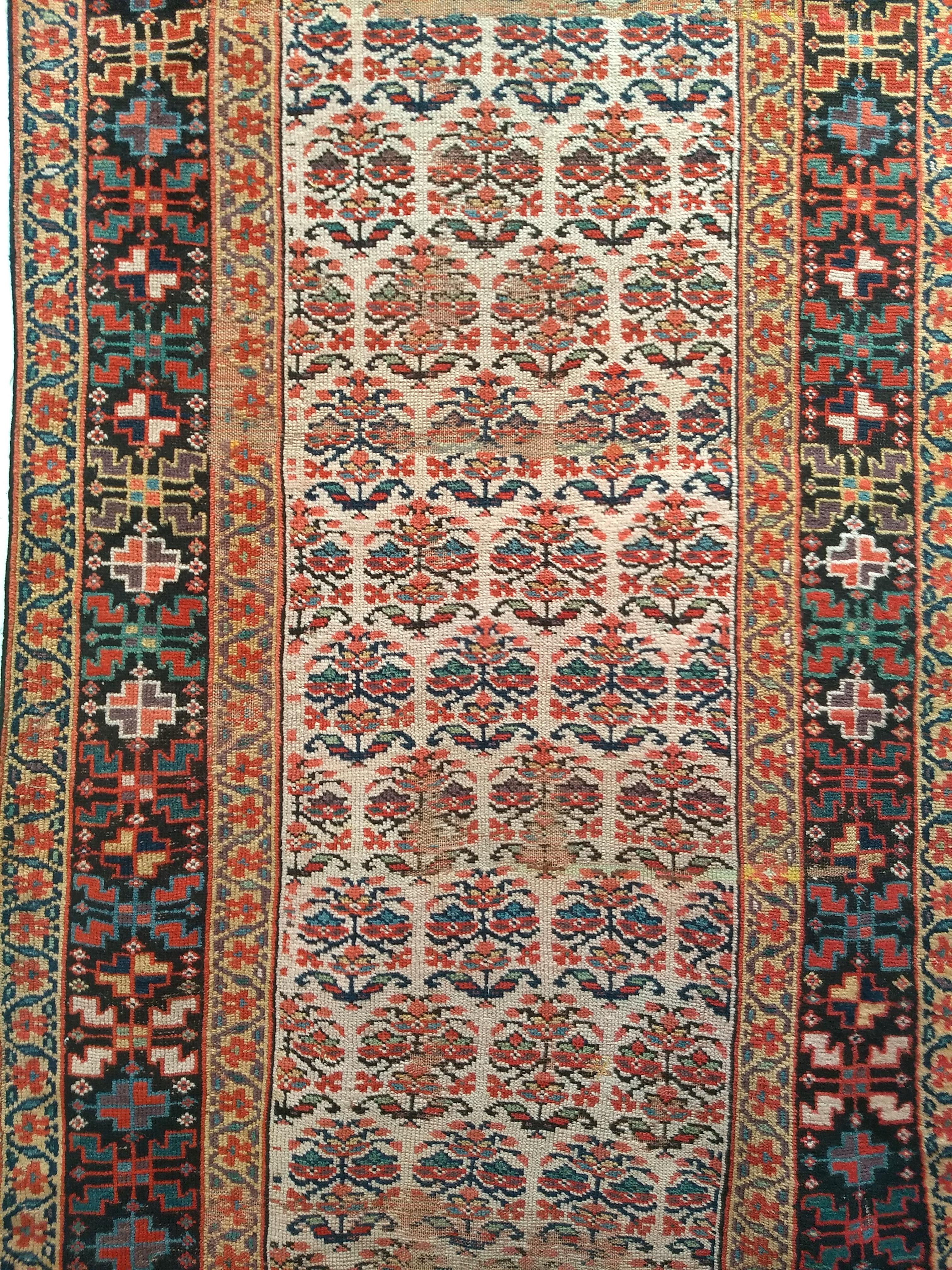 Perse Tapis de couloir persan Bidjar du 19e siècle, rare, ivoire avec motif cachemire sur toute sa surface en vente