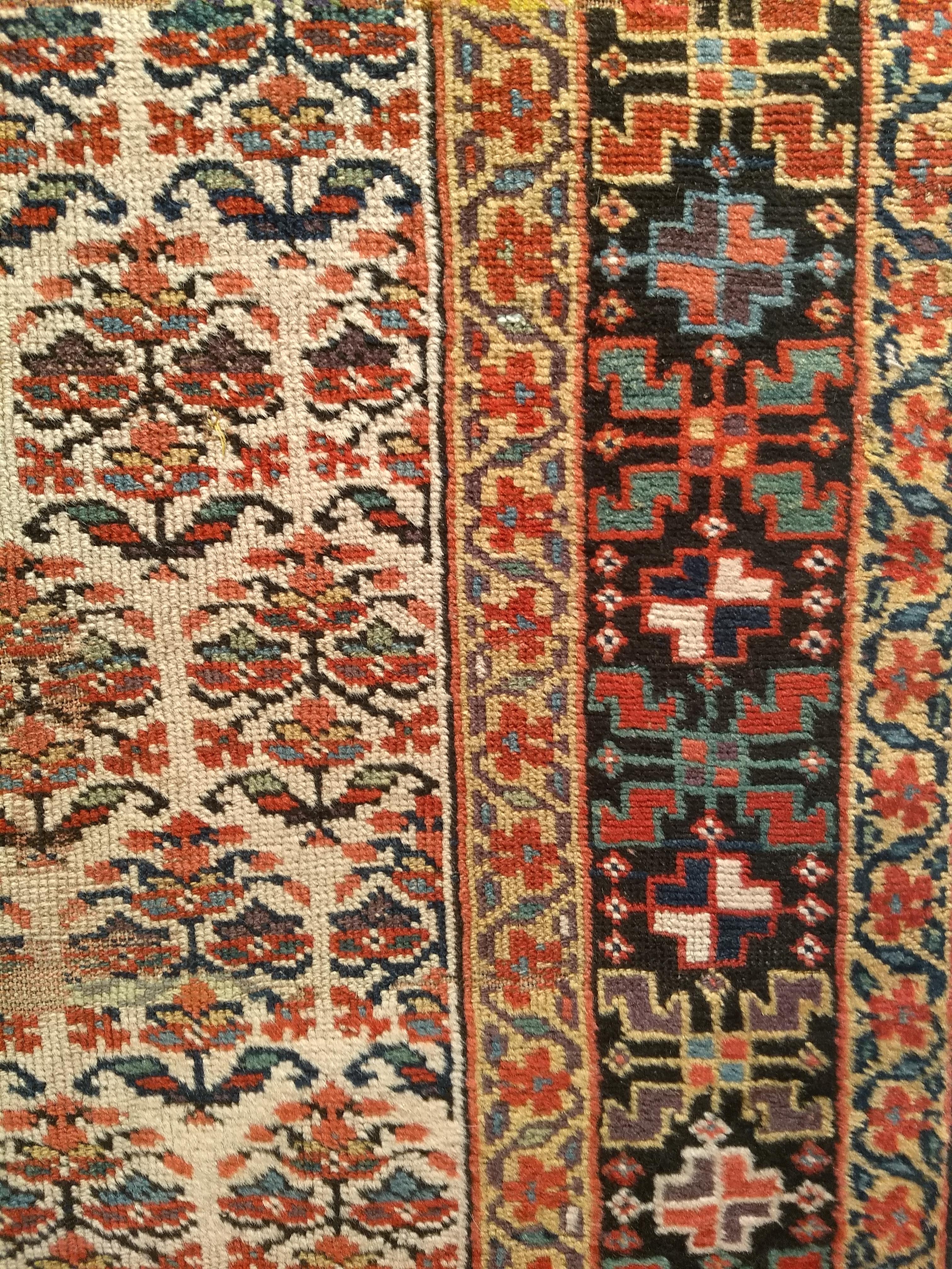 Tapis de couloir persan Bidjar du 19e siècle, rare, ivoire avec motif cachemire sur toute sa surface Bon état - En vente à Barrington, IL