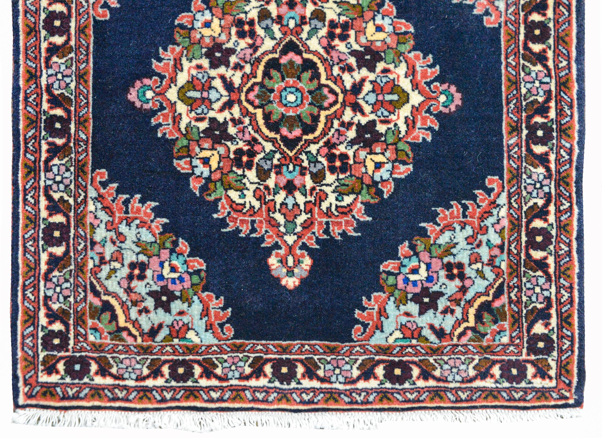 Persischer Bidjar-Teppich, Vintage im Zustand „Gut“ im Angebot in Chicago, IL