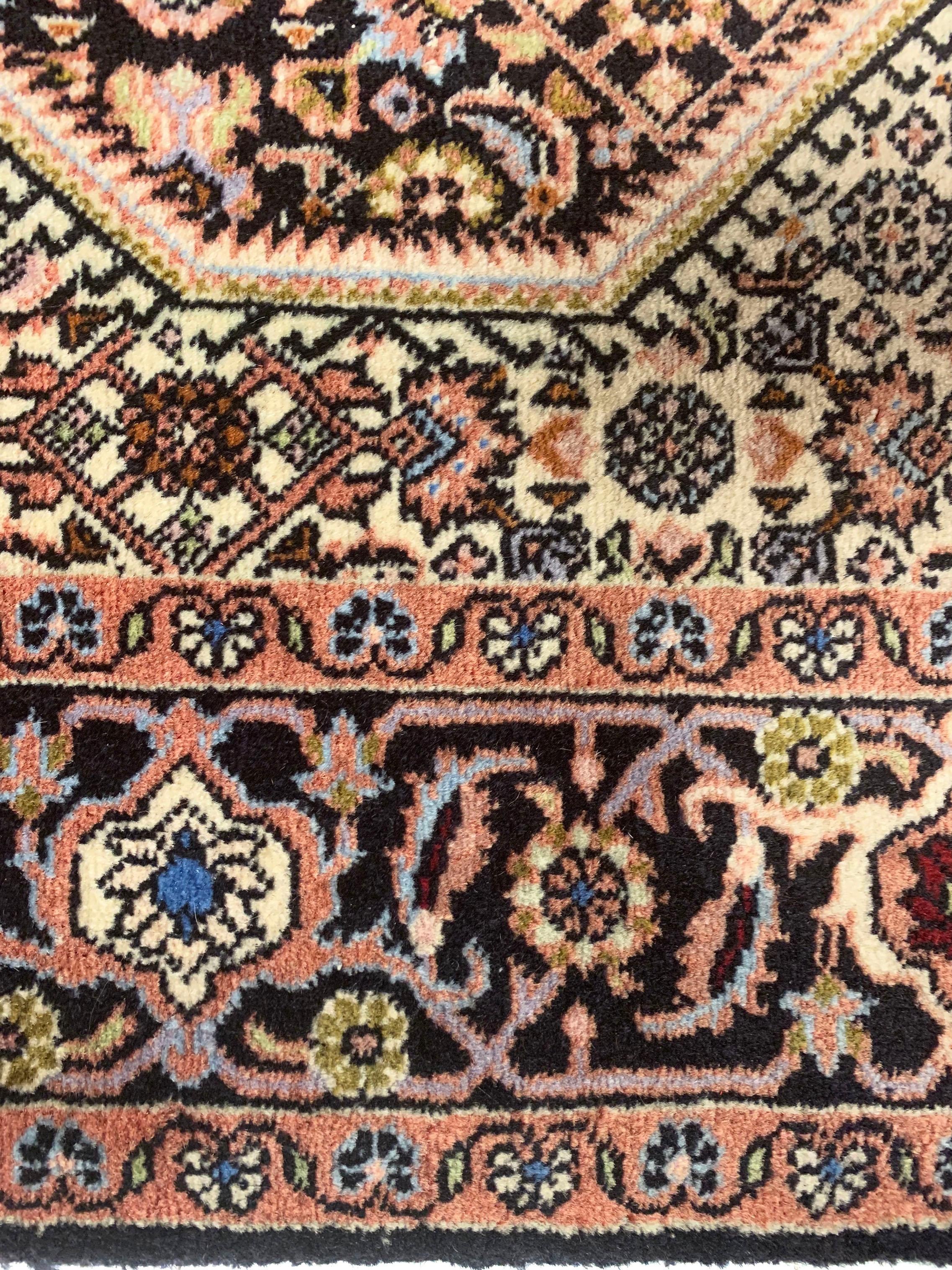 Vintage Persian Bidjar Runner Rug 2'7 X 9'9 In Good Condition For Sale In New York, NY