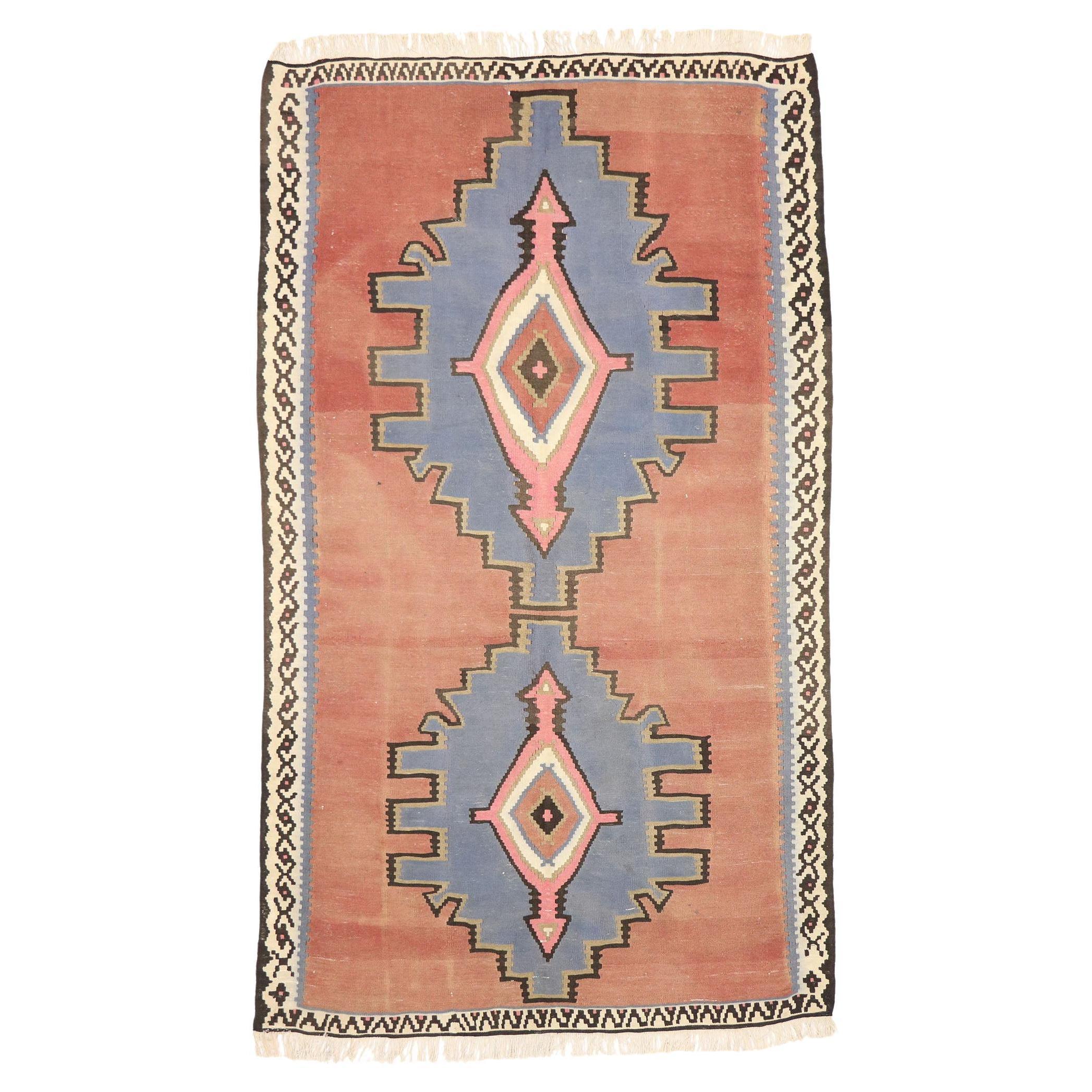 Persischer Bijar-Kelim-Teppich im Vintage-Stil, Nomadic Charm Meets Modern Boho Chic