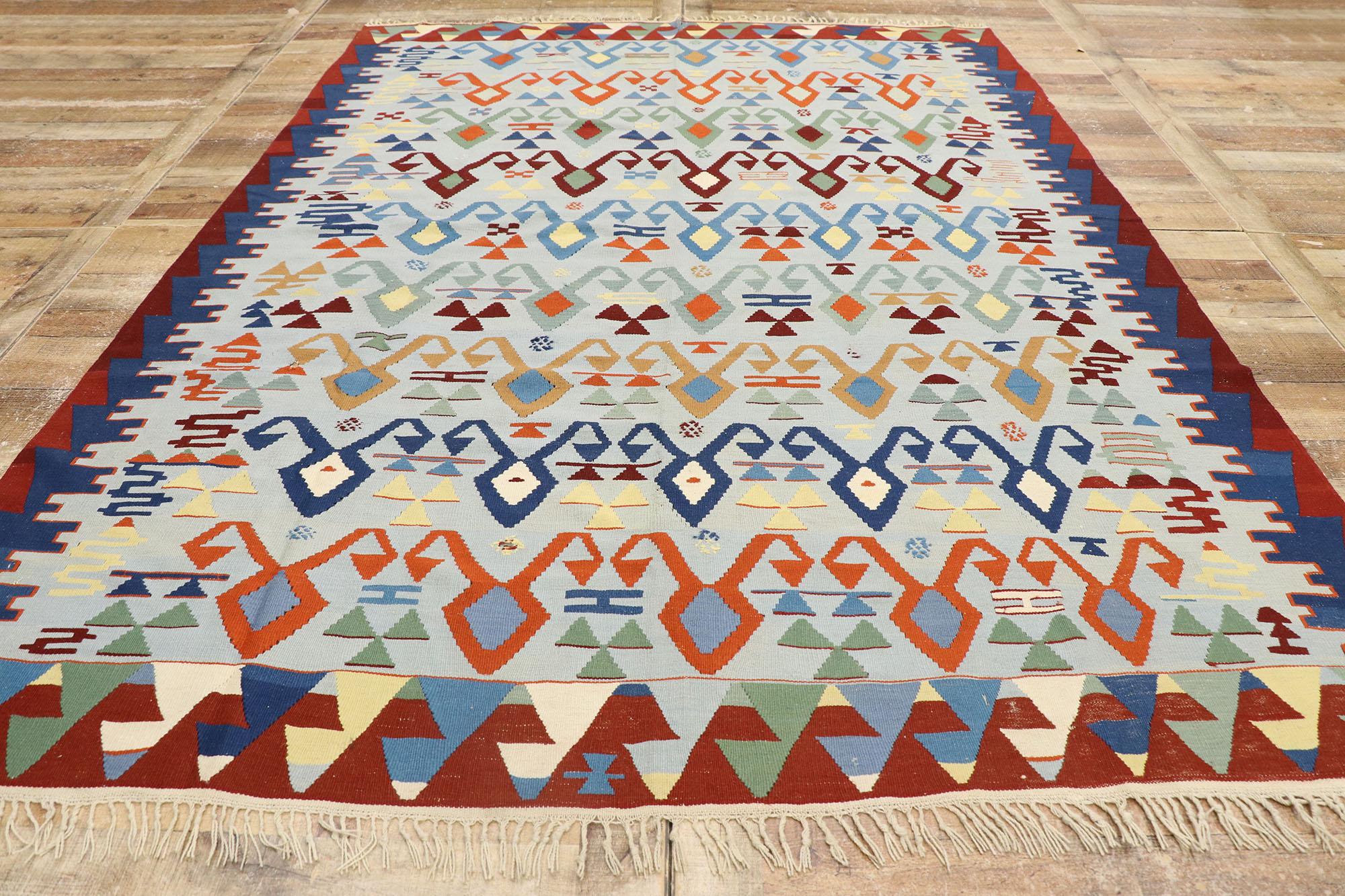 Persischer Bijar-Kelim-Teppich im Vintage-Stil, Stammesanziehungskraft trifft Nomaden-Charm im Angebot 1