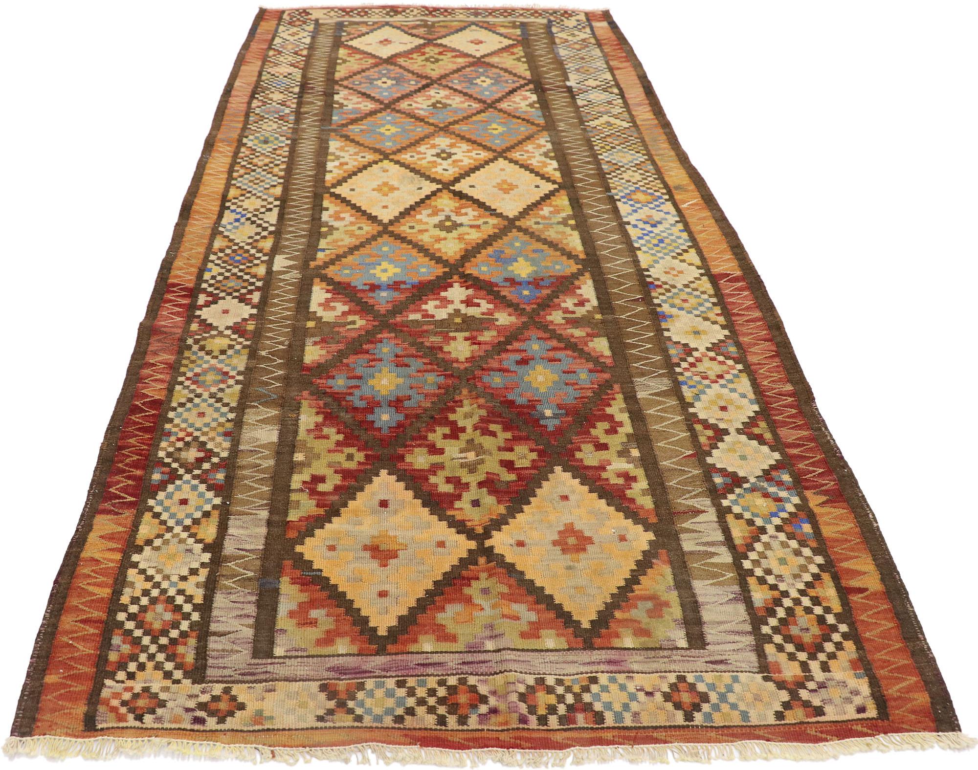 Persischer Bijar-Kelim-Teppich im Vintage-Stil, Stammeskunst-Enchantment Meets Modern Desert Chic (Handgewebt) im Angebot