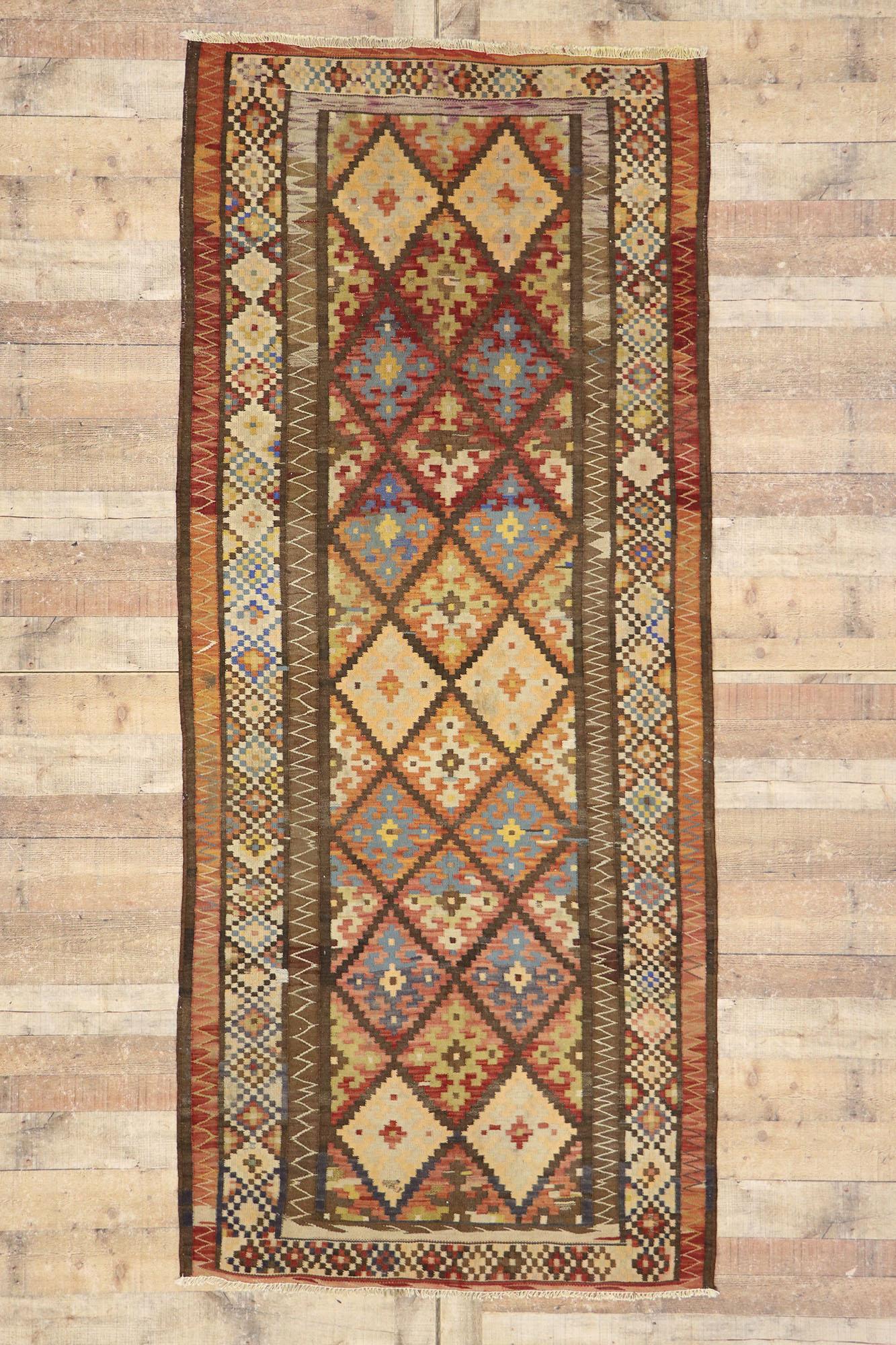 Persischer Bijar-Kelim-Teppich im Vintage-Stil, Stammeskunst-Enchantment Meets Modern Desert Chic im Angebot 2