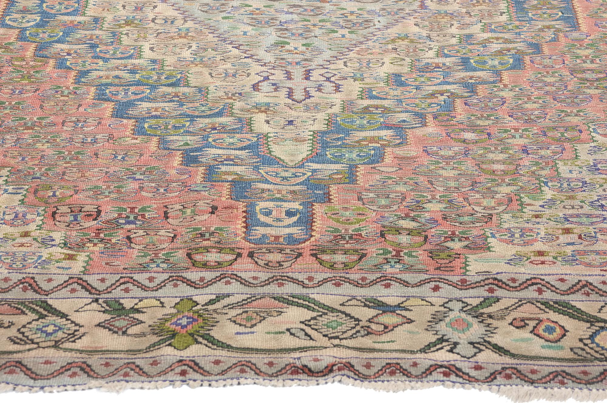 Vintage Persian Floral Bijar Kilim Rug, Bidjar Flatweave Carpet In Good Condition For Sale In Dallas, TX