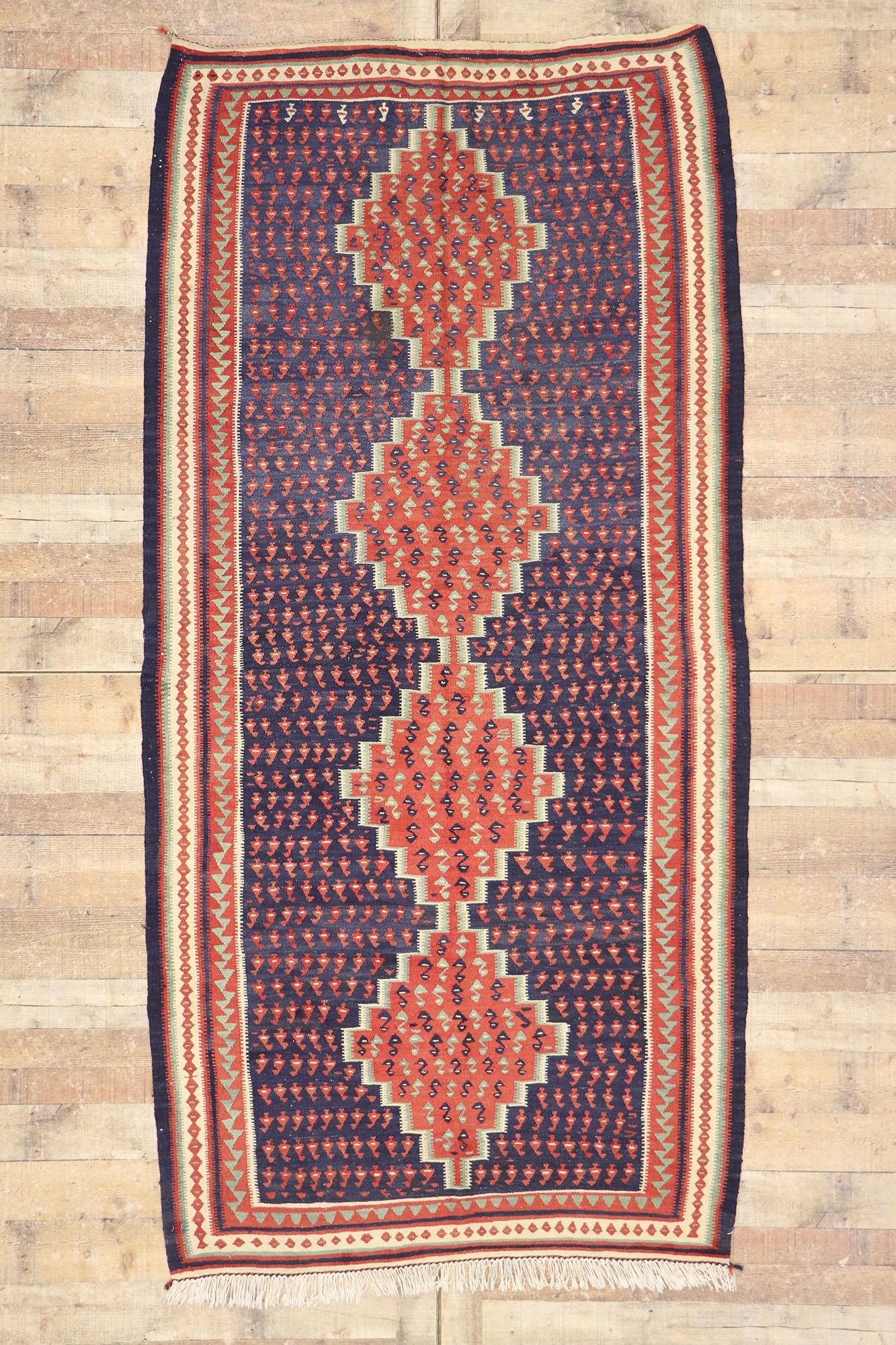 Vintage Persian Bijar Kilim Rug, il fascino nomade incontra l'incanto tribale in vendita 1