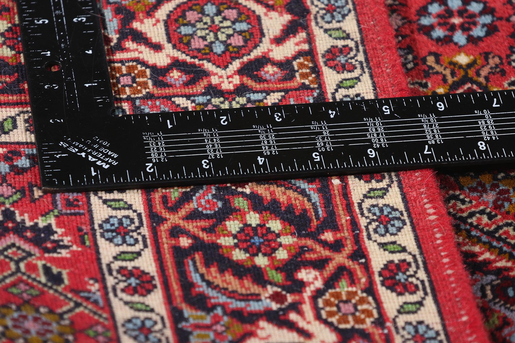 Vintage Persisch Bijar Teppich Läufer (20. Jahrhundert) im Angebot
