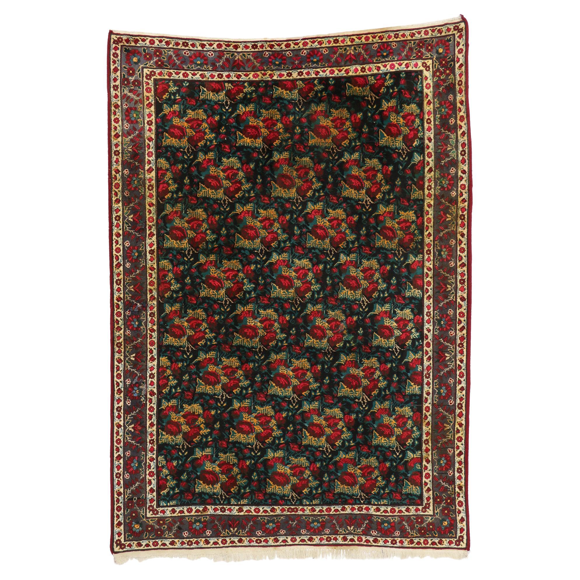 1920's Persian Halvai Guli Farang Bijar Carpet with Traditional Style For Sale